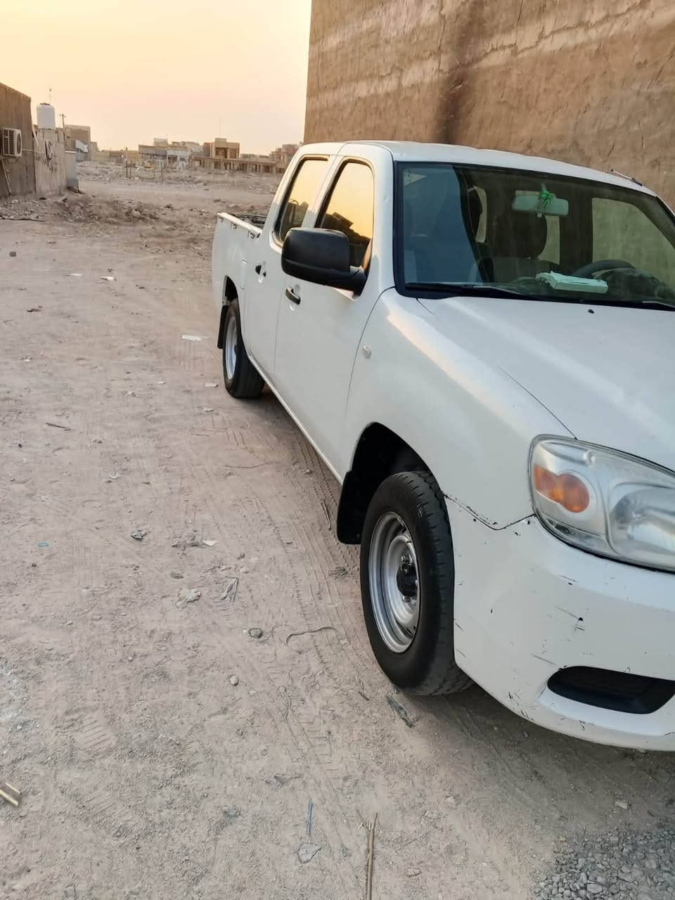مازده مديل ٢٠١٣ دبل قماره بانزين سياره جديده حلوه مابيها صبغ او تبديل قطعه وحده صبغ مكان السياره البصره السعر ٧٥ وبيها مجال رقم الهاتف ***********
