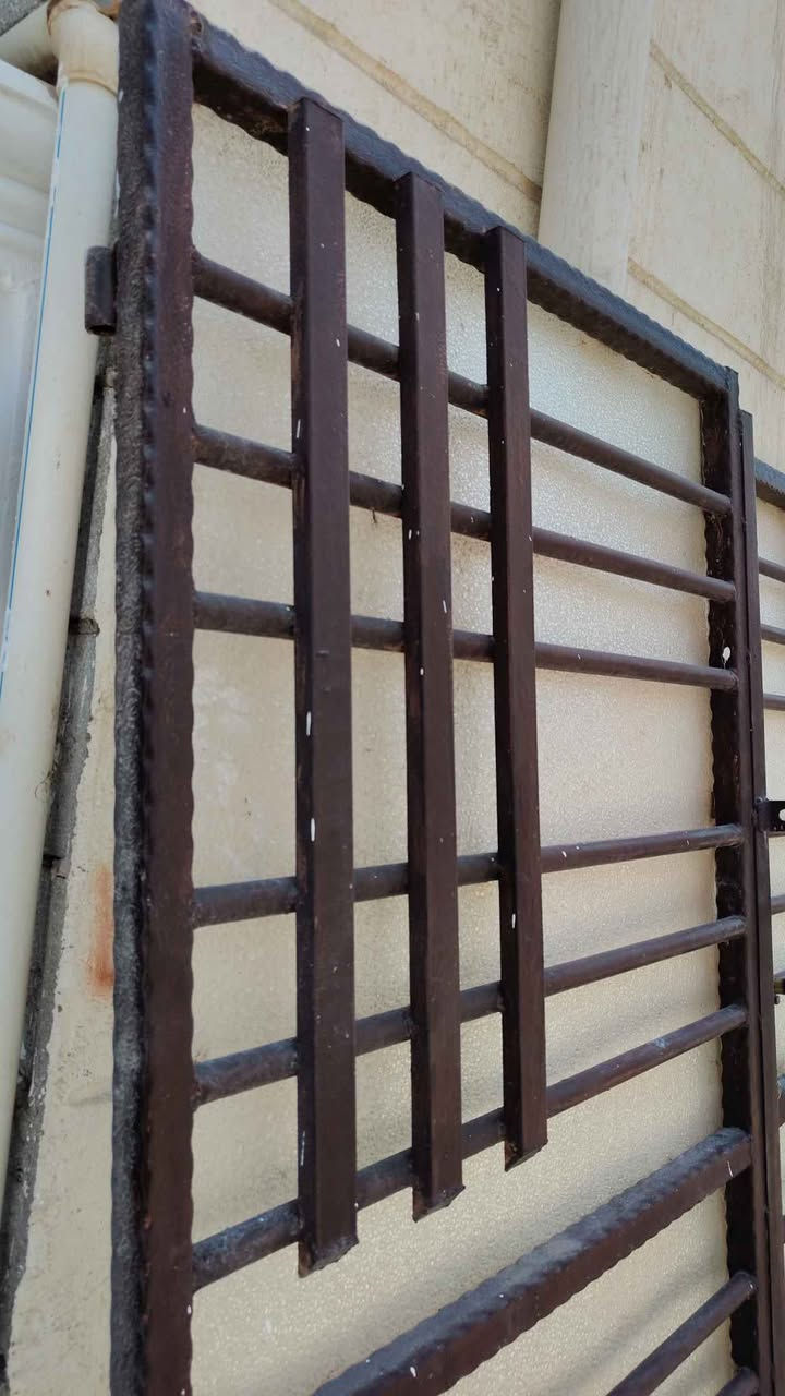 اخوان السلام عليكم

......................بيبان حديد 🦾🥀..................

عندي بيبان حديد عدد عدد اثنين باب داخلي وباب خارجي الباب الخارجي عبارة عن طلاكتين من الحديد الأصلي النظيف ظهر مالته كيبونه شفافة قياساته الأرتفاع مترتين و15سم والعرض مترة و90سم الباب الداخلي هو عبارة عن طلاقة ونص حديدة اصلي ونظيف الظهر مالته جام قياساته الارتفاع مترة و90سم والعرض مترةو20سم .
رايدهن البابين ب95 ألف وبيهن مجال بسيط.

............................مرتبات ❤️‍🔥......................
العنوان : البصرة / الزبير / حي الصحفيين الاولى
رقم الهاتف : *********** الزبير, البصرة
