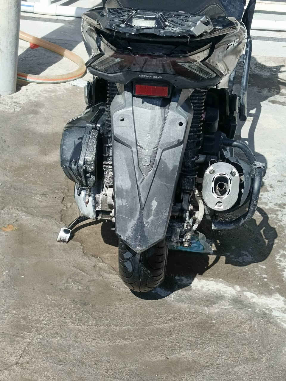 سلام عليكم... 
دراجه بي سي اكس Pcx جيل الرابع 4 لون اسود 
كلها بلاديه اوراقها موجوده مكينه ما مفتوحه وناعمه حلوه 
سعر مليونين وربع        2,250
ع/ بغداد البياع منطقة الري و قريب على تقاطع درويش 
ه‍/   ***********
