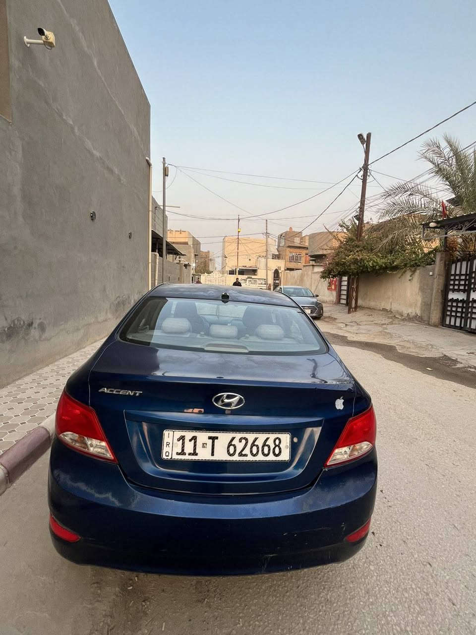 السلام عليكم
سيارة اكسنت 16. 
امريكي 1600. gdi
رقم بغداد الجديد

السيارة مثل ما موضح بالصورة 
اكو جراد عندك القمارة جاردة 
والبنيد والجنطة جراد قليل

والجاملغات الخلفيات 

السيارة مطلوب بيها 80 وبيها مجال بسيط 
للتواصل 
*********** واتساب 
مكاني بابل مركز الحلة .
