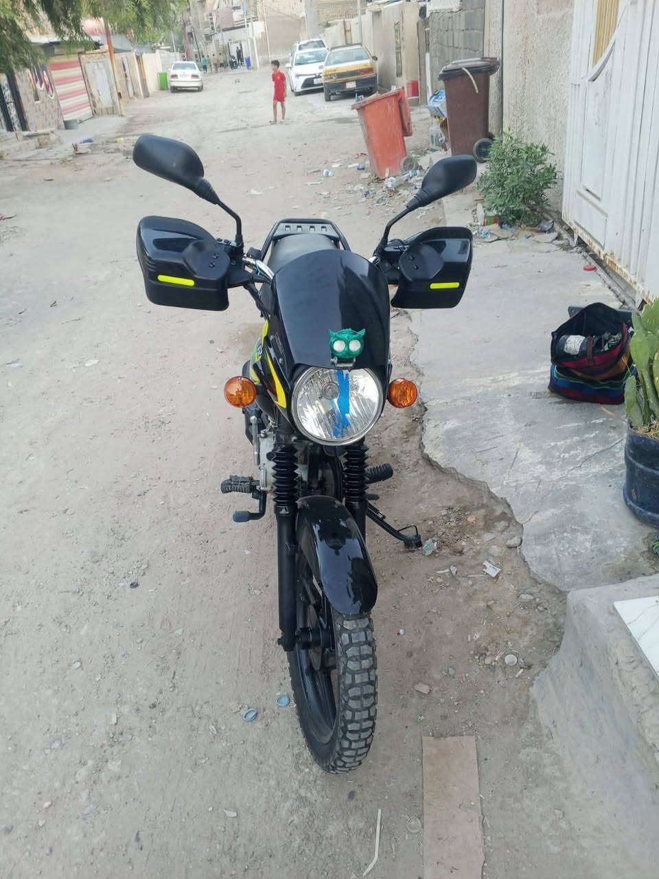 السلام عليكم دراجه بوكسر موديل 21 دراجه نظيفه جاهزه للشارع كهربائيات كلها شغاله رقم انكليزي سنوية ل 31 سعر مليون 500 وبيه مجال حك لجية عنوان بغداد الشعب رقم راعيهة ***********
