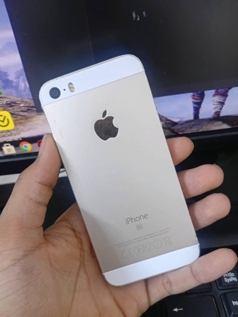 السلام عليكم للبيع مراوس 

تليفون iphone SE 2016

اولا ) تحديث التليفون iOS 15.8.8

ذاكره التلفون 32

بطاريه التليفون 84 

الجهاز كل شيء يشتغل بيه والتلفون بلادي ازاله شيك بعينك وتفحص البصمه تشتغل حسين كارت يشتغل الكاميرات تشتغل كل شي بالتليفون يشتغل سعره 40,000 
وهذا الكسر بالشاشه ما يؤثر على النمس ابد 

مكاني بغداد زيونه التليفون 
***********