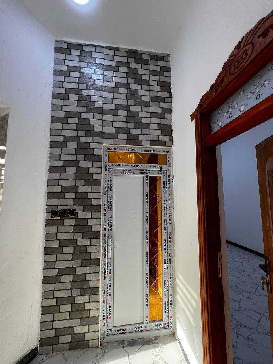 دار سكن #بسعر_جوه_السوك
البصرة - ابي الخصيب - طريق سيد حامد
مقابل مدينة الأندلس السكنيه
#المساحة :: 105م
#ركن مع توفر كافة الخدمات 
طابو صرف تحويل مباشر بأسم المشتري
#يحتوي ::
طارمة . صحيات خارجية . استقبال . مطبخ 
صالة . صحيات داخلية . غرفة منام واحده
#السعر_المطلوب :: 60 مليون قابل للتفاوض
#للأستفسار :: ***********
