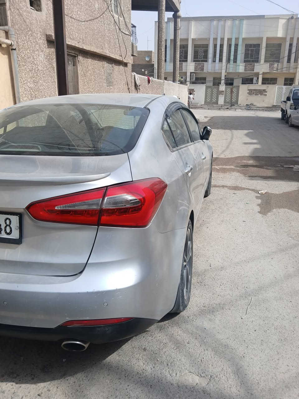 السلام عليكم سيراتو خليجي موديل٢٠١٤ رقم بغداد فول ماعدا البصمه سلايت خمسه ويل كب ثلاجه حساسات امامي خلفي شفتات  كير ومحرك على وضع الشركه   وتبريد وصدر خير من الله جاهزه من كلشي تحويل مباشر السعر ١١٥ ورقه بيها مجال بسيط الاستفسار على ***********
