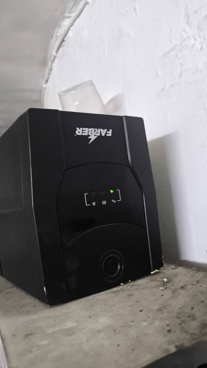 للبيع UPS فاربر FARBER 1KVA 🔌⚡
الجهاز مستعمل وحالته جيدة ويشتغل، لكن البطاريات تعبانة وتحتاج تبديل.
مناسب للكمبيوتر، الراوتر، أجهزة الشبكة وغيرها.
📌 الماركة: FARBER
📌 السعة: 1KVA
📌 الحالة: مستعمل
📌 البطاريات: تحتاج تبديل
💰 السعر: 120 ألف قابل للتفاوض بالمعقول
📍 المكان: بغداد الشيخ عمر
📞 للتواصل: ___***********___
