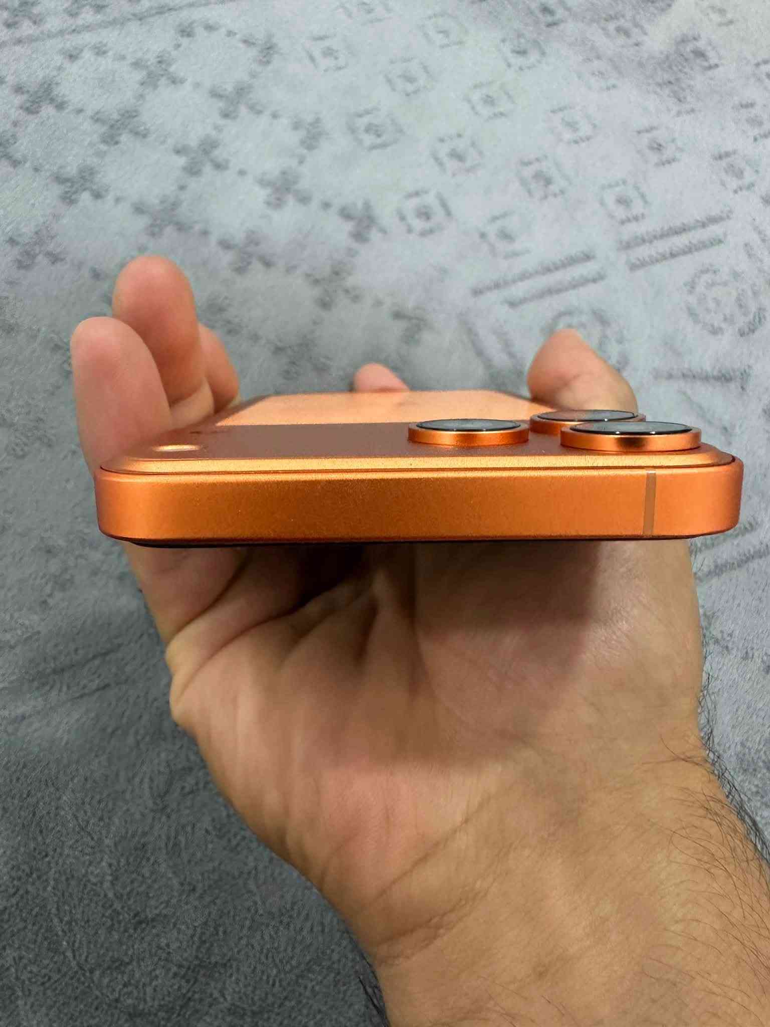 سلام عليكم للبيع او مراوس ب13عادي XSMAX محور 17PRO MAX شاصي  شاشته الاصليه كلشي شغال بي ذاكرته 256 مكاني بغداد رقمي ***********
