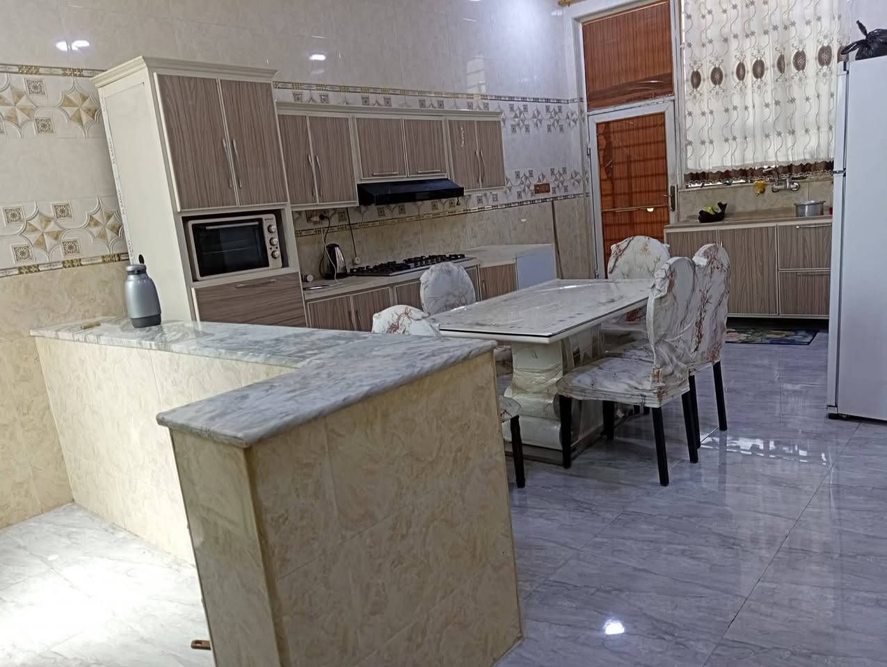 ياالله دار للبيع في التاجيه حديث مساحة 200م طابو صرف يحتوي على 2غرف واستقبال وهول ومدخل ومطبخ حار وبارد ودرج معزول وصحيات داخليه وخارجيه ومنور 2 بناء 2024
***********
ياالله دار للبيع في التاجيه حديث مساحة 200م طابو صرف يحتوي على 2غرف واستقبال وهول ومدخل ومطبخ حار وبارد ودرج معزول وصحيات داخليه وخارجيه ومنور 2 بناء 2024
