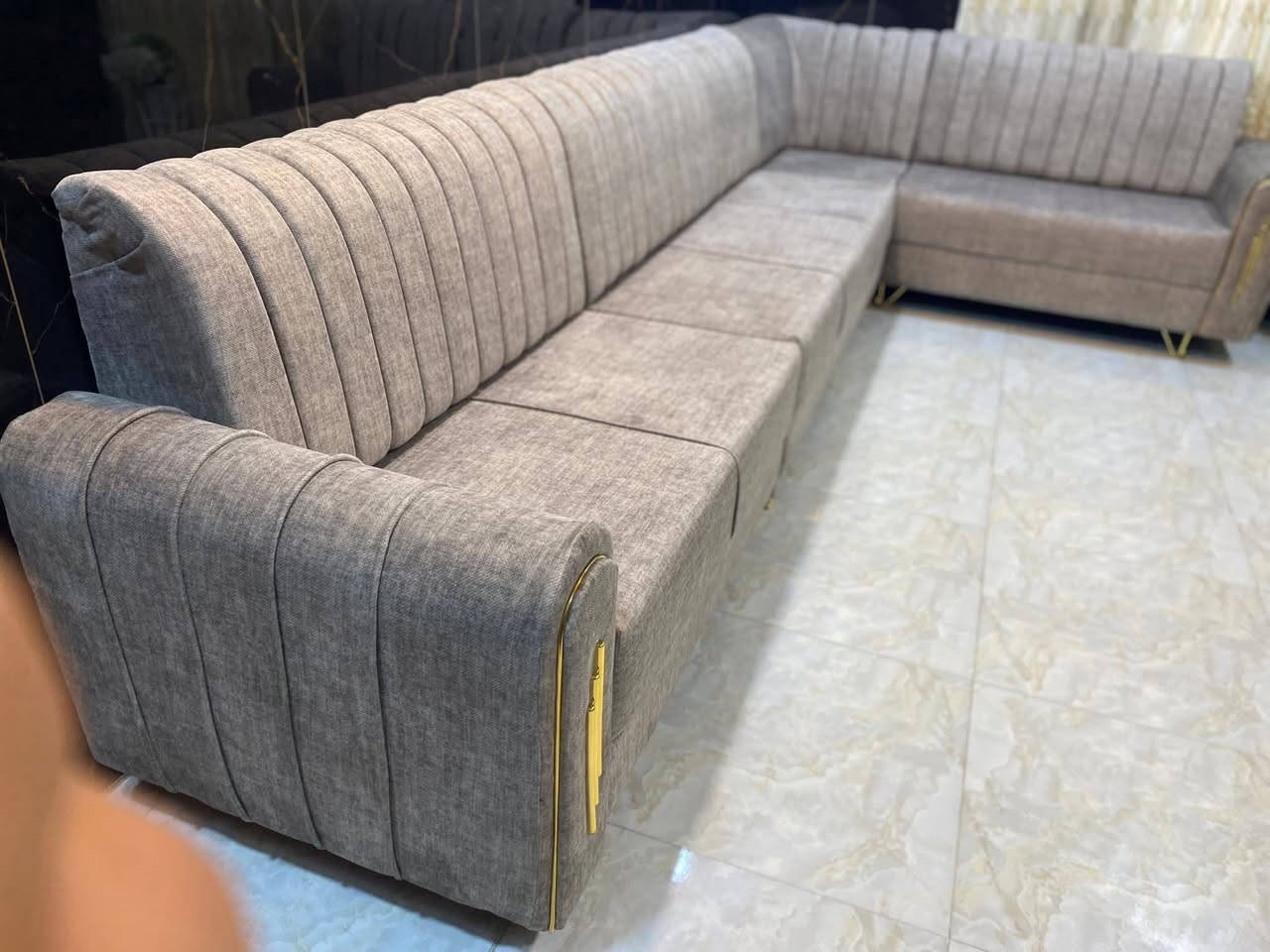 سلام عليكم 
تم وعلى بركة الله افتتاح 
دوشمة ونجارة العزاوي 🛋🪑
لفصال الديوان او طخم حسب الطلب 
او اعادة تغليف وترتيب الديوان المستخدم 
بأحدث الموديلات التركية الحديثة 
وباجود انواع الاقمشة والاسفنج والخشب 
ضمان بعد العمل ٥ سنوات 
العنوان / مزارع زيونة داخل السوق مجاور مطعم ابو نشوان . 
***********
***********
