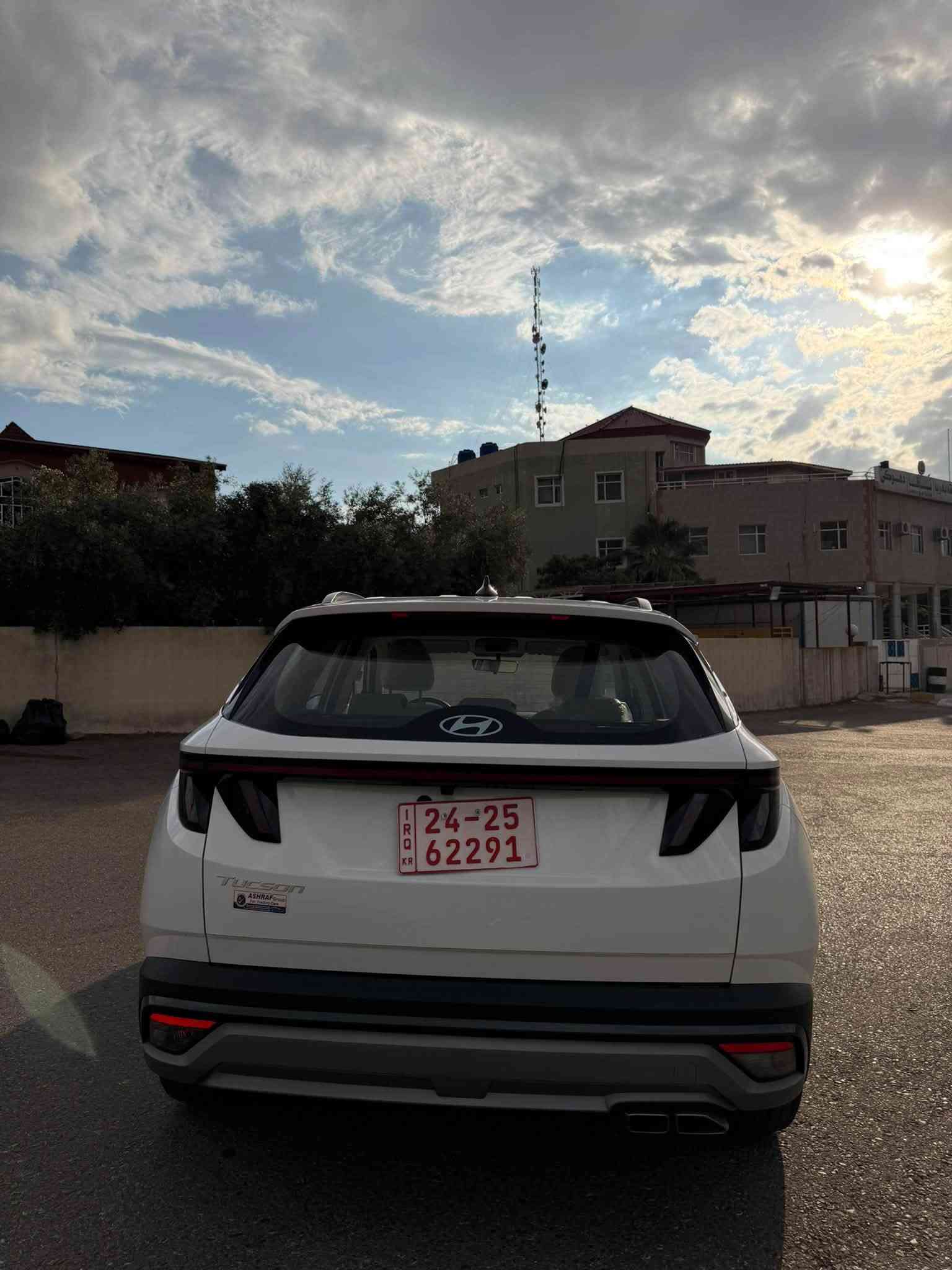 توسان موديل 2026 سياره خلجيه سفر شركه ما ماشيه الف سياره فول فرل موسفات بس بدون بانوراما سوجين بصمه شاشه الكتروني يشحن تلفون كوشن كارباي داخل اصفر يعني موسفات فول فول سياره صفر شركه بدون كل شي مكفوله كفاله عامه من كل شي سعر سياره 210 ورقه بيها شويه مجال ***********

