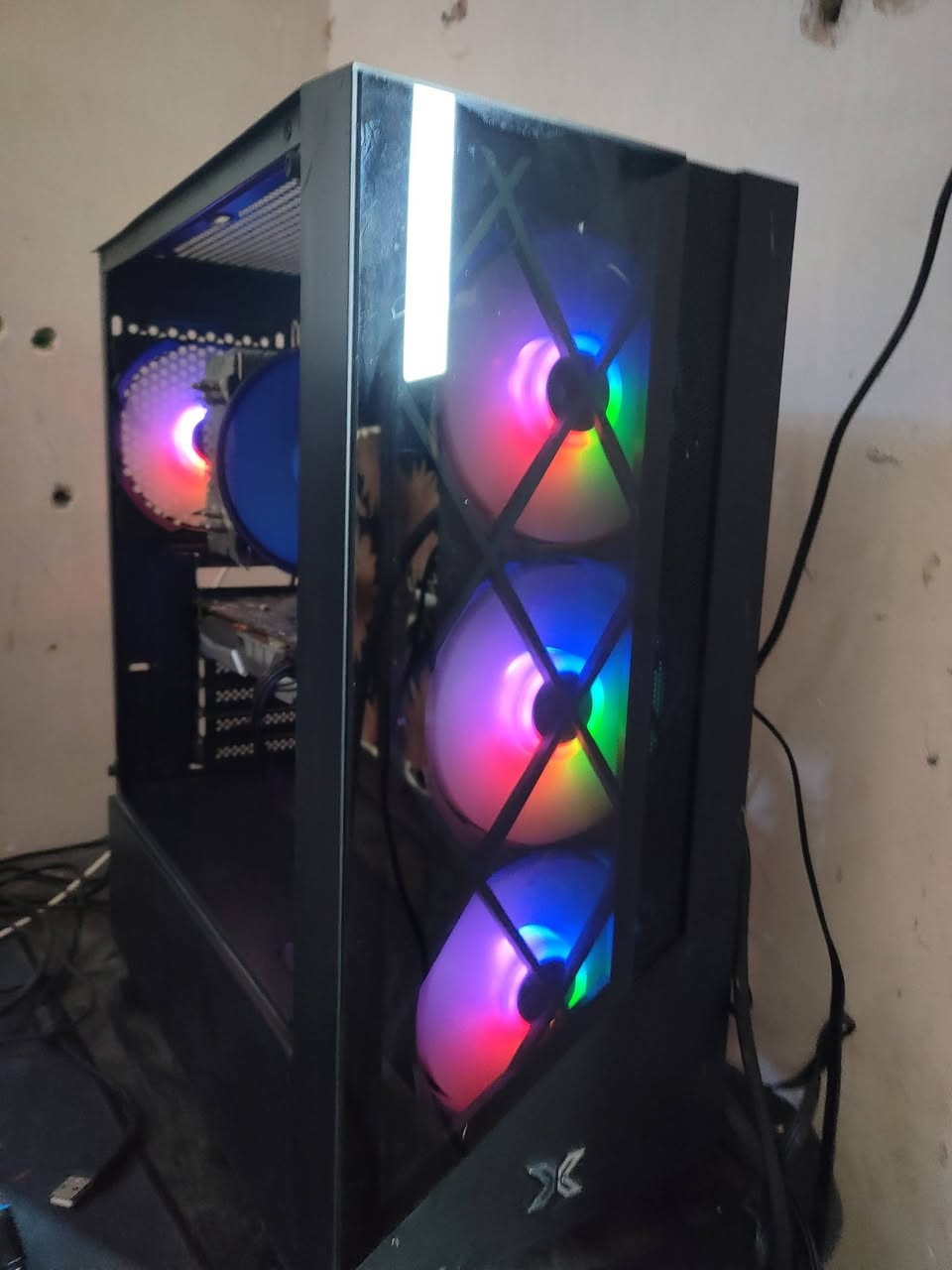 السلام عليكم pc لبيع السعر 450
المعالج i5 6500

البورد B150 gaming m3

الكرت GTX 1060

الرام هابير إكس 16GB DDR4

التخزين ssd 128+Hdd500

البور من MAS 650w

الكيس 4 fan RGB
