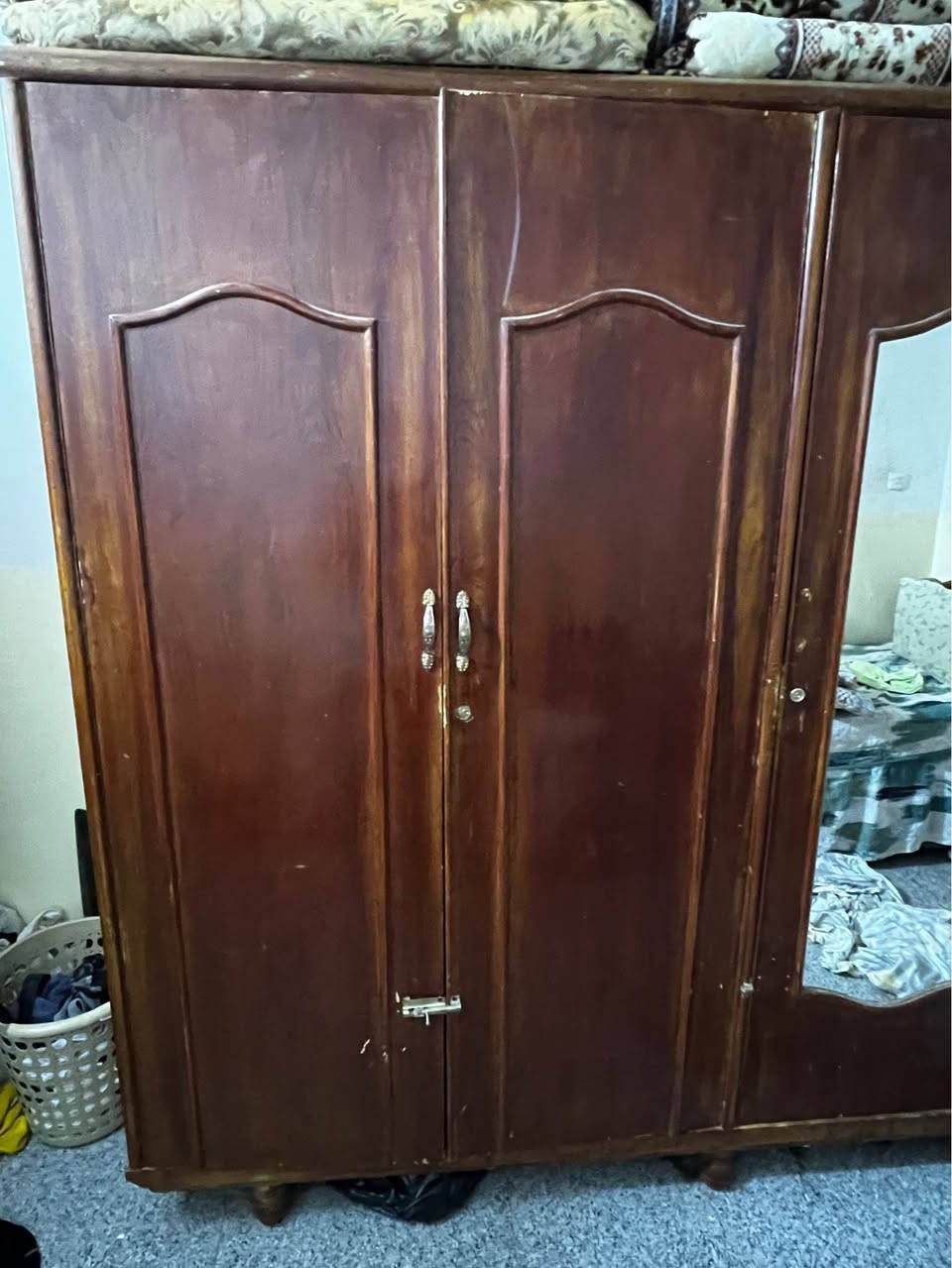 كنتور خمس بيبان الحشب الثقيل الزين مستمعل 
السعر ١٥٠ الف 

للاستفسار اتصل ع رقم *********** عمارة, ميسان
