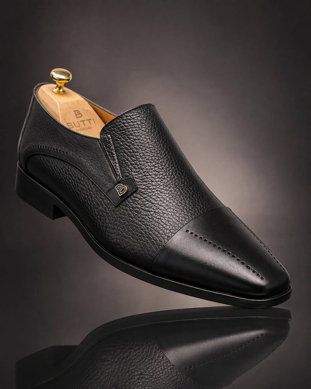 أناقة وجودة تستحقها 👞✨
حذاء رجالي جلد طبيعي تركي بتصميم أنيق وخامة فاخرة، مناسب للمناسبات والدوام والإطلالات الرسمية.
📏 القياسات: من 40 إلى 45
📍 أزياء الصافي – النجف الأشرف / شارع الجنسية
📞 للطلب والاستفسار: ***********
أزياء الصافي… فخامة تبدأ من خطوتك.
