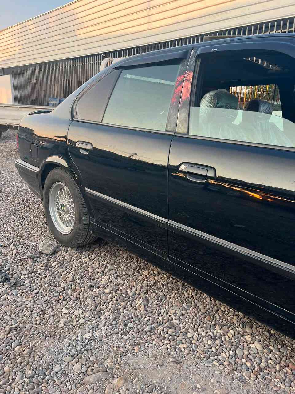 ⭐️للبيع فقط 
‏⭐️بي إم دبليو  موديل 1993 
⭐️اصل 530 عليها كير ومكينة مال 40 يعني 8 سلندر 
⭐️شرط لا تنقص ولا تبخر 
⭐️صبغ عام جمالية 
⭐️بجم عريض 
⭐️دعاميات M 
⭐️كهربائيات شغالة كلها 
 ⭐️دبل ايرباك 
⭐️كشنات جلد كهرباء (مغلفهن نايلون حماية )
⭐️تبريد ثلج قطعتين (مركزي ) 
⭐️تنته شغالة 
⭐️تلفون ومايك 
⭐️ويل خلية تخم 
⭐️رقم بغداد هزه جديدة (تحويل مباشر )
⭐️رقم هاتف ***********
⭐️السعر خاص او اتصل واني خادم
