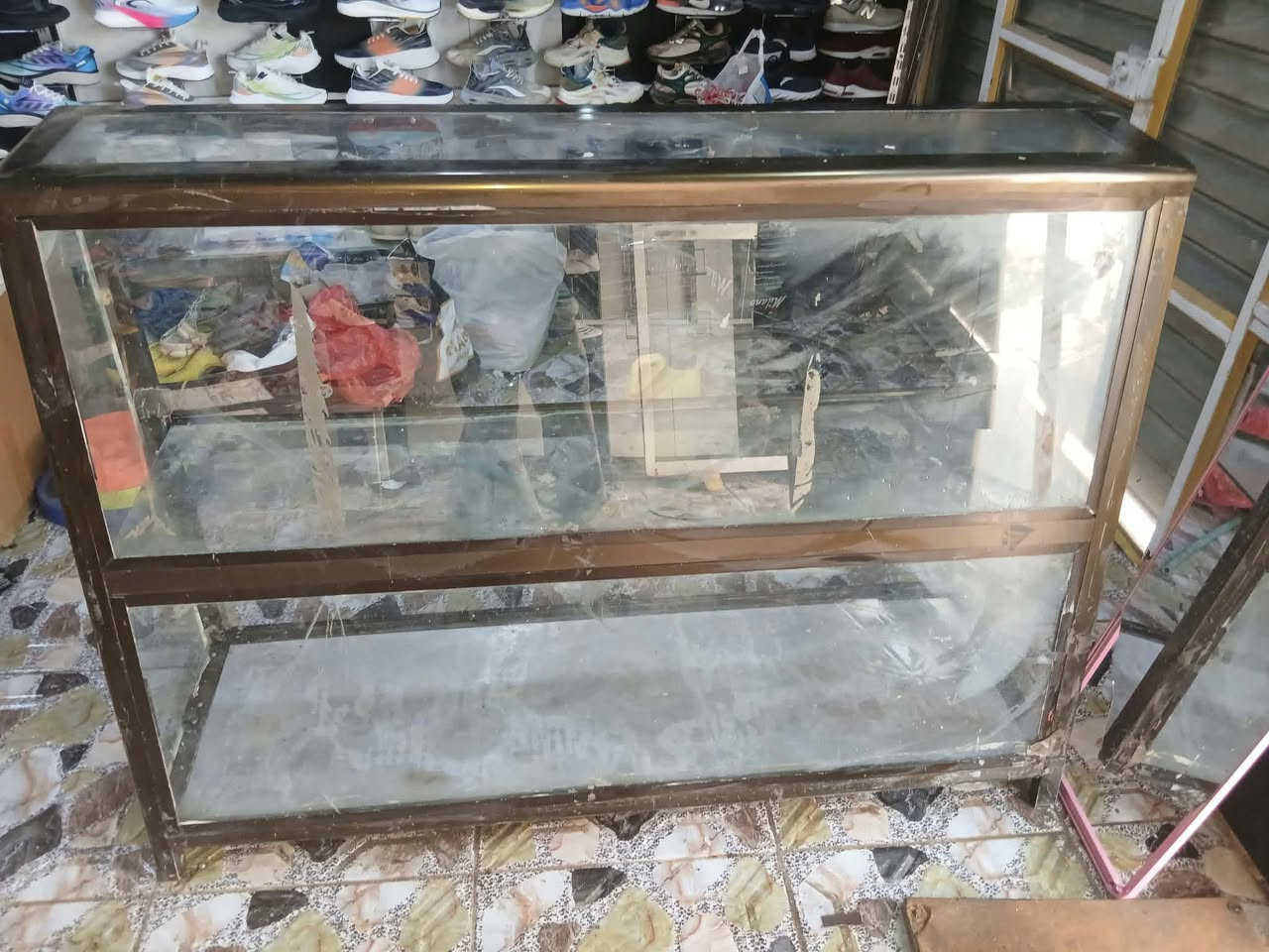 ميز • مستخدم قليل • ٢م×١٫٥م
