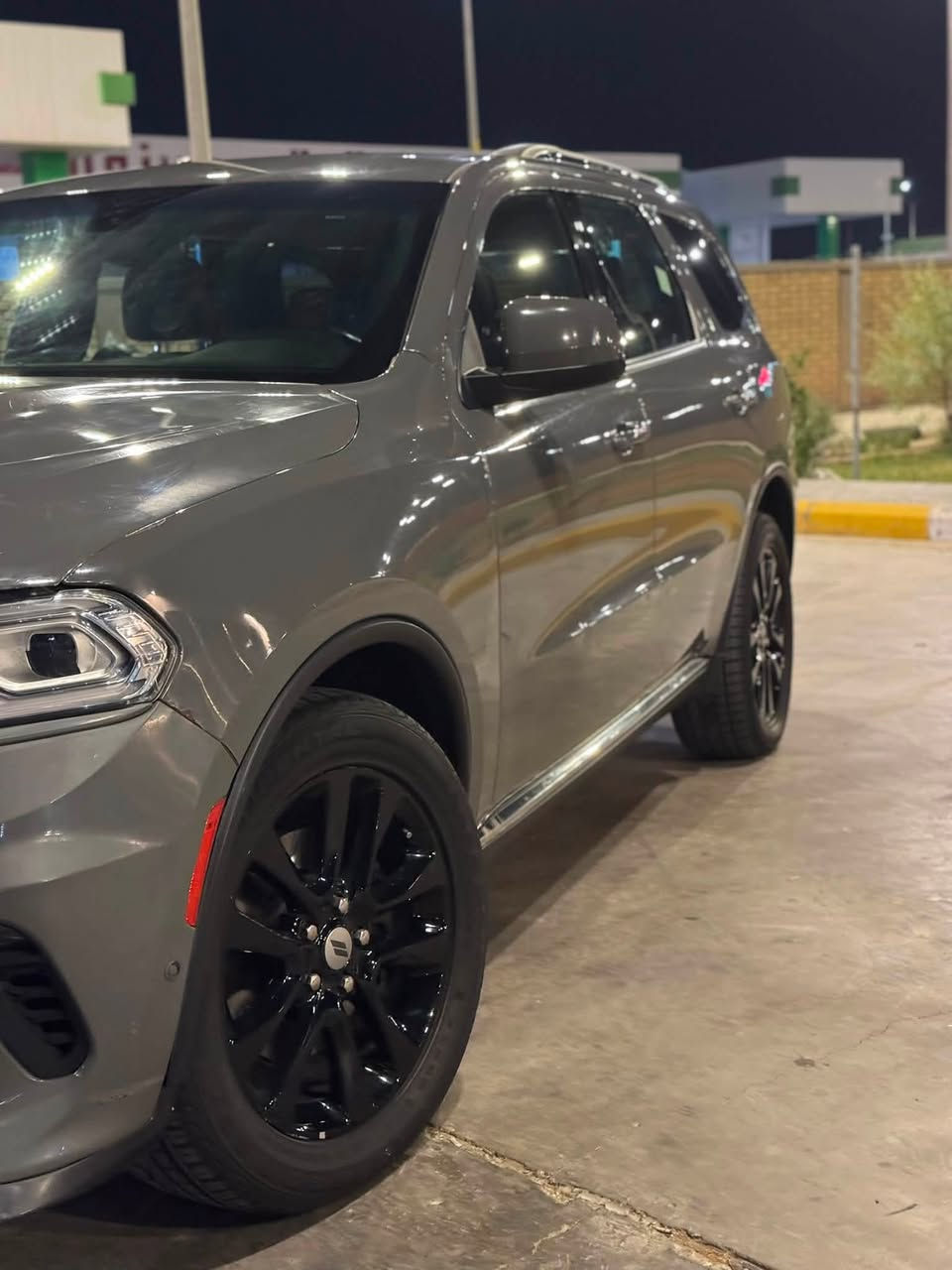 إعلان بيع سيارة دودج دورانجو 2021
المواصفات والتفاصيل:
 النوع والموديل: دودج دورانجو (Dodge Durango) موديل 2021 - وارد أمريكي
 المسافة المقطوعة: 110,000 كم
 المحرك: محول محرك 2014 بالكامل قطع أصلية
 اللون والبدن: حادث جاملغ وبنيد (مرفق السونار للتفاصيل الكاملة)
 المكان: محافظة واسط - الكوت المركز
المميزات والتجهيزات:
 كشنات جلد كهرباء (مقاعد منفصلة)
 صندوق (جنطة) كهرباء
 كاميرا خلفية
 ويل كب قياس 20 مع تخم تايرات جديد
 السيارة بحالة ممتازة وجاهزة للاستخدام ("خير من الله")
الأوراق والملكية:
 رقم واسط، باسمي والتحويل مباشر ثاني يوم
السعر والتواصل:
 السعر عند الاتصال
 للتواصل والاستفسار (هاتف / واتساب): ***********
