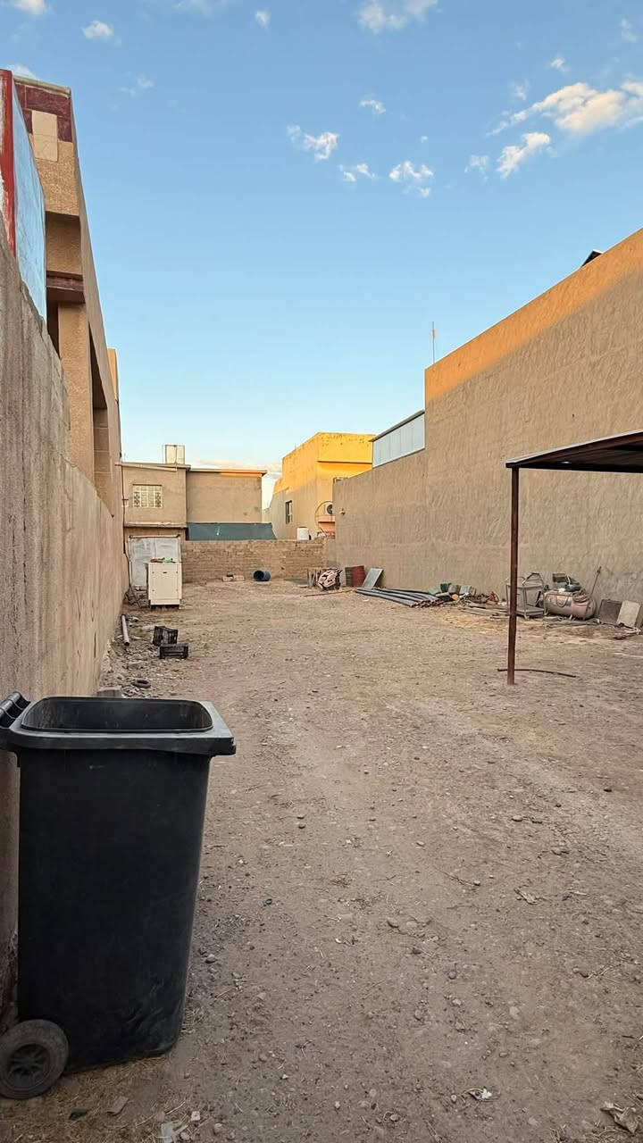السلام عليكم ❤️
قطعه ارض للبيع ✅

بسعر مناسب ✅

العنوان : تكريت القادسية قطعه 500 خلف اسواق العبد 📍✅

المساحه : 300 متر الواجهه 10 النزال 30 ✅

عرض الشارع 15 متر ✅
القطعه مسيجة كامله 

للاستفسار اكثر مراجعة مكتب عقارات السردام 📍✅

***********

