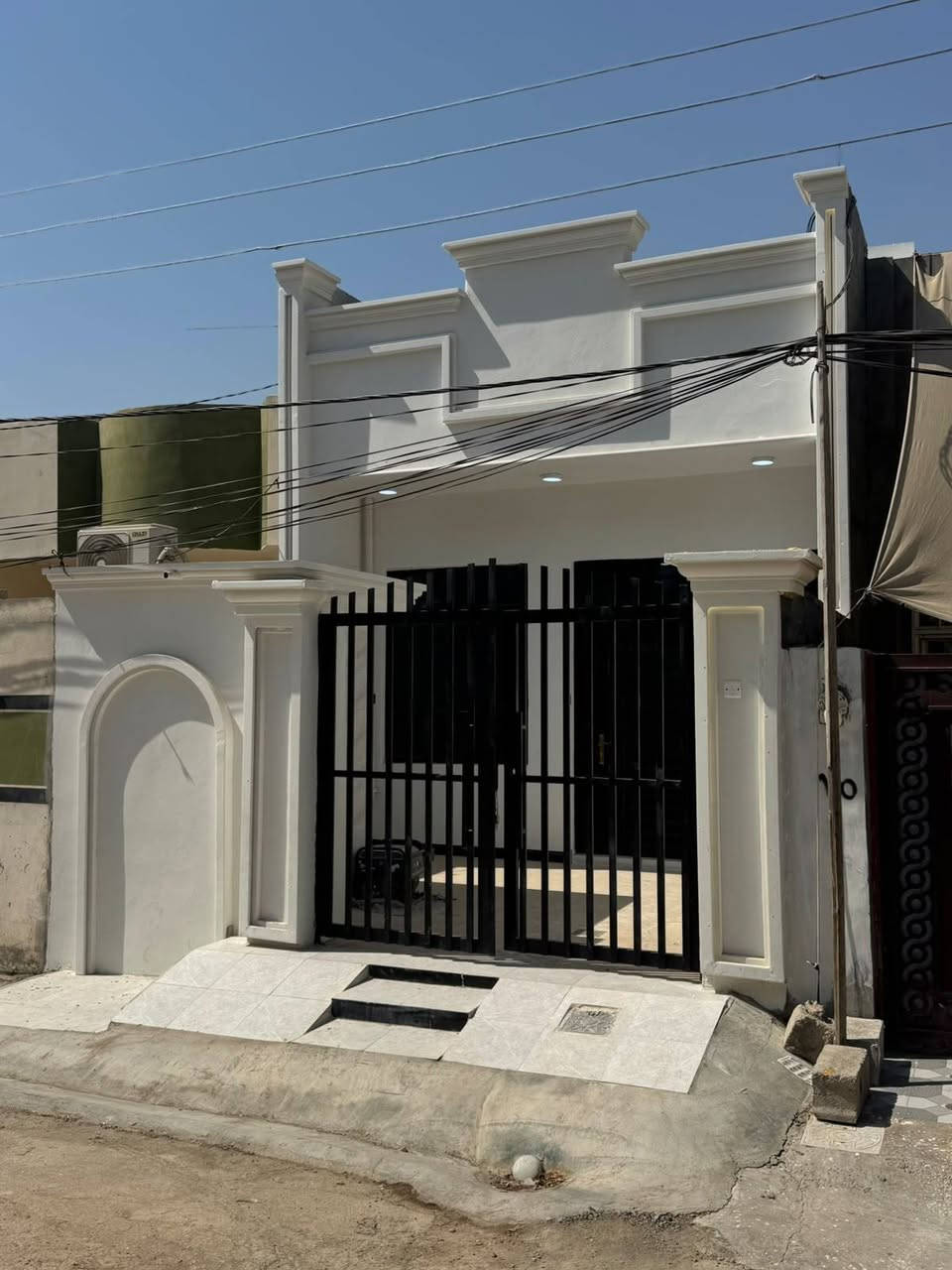 بيت جديد للبيع (بناء حديث وجاهز للسكن) 🏠
​المساحة: 100 متر (طابق)
​الموقع: دور الزراعة الثالثه
​الملكية: طابو صرف زراعي، سند 25 (وكاله )
​الميزات: موقع مميز وقريب جداً من المدرسة مع توفر كافة الخدمات الأساسية (ماء، كهرباء، أسواق، وتبليط) ✨.
​السعر: 60مليون وقابل للتفواض 
​📞 للاستفسار والمعاينة، يرجى الاتصال على الرقم: ***********
(أو المراسلة واتساب)
