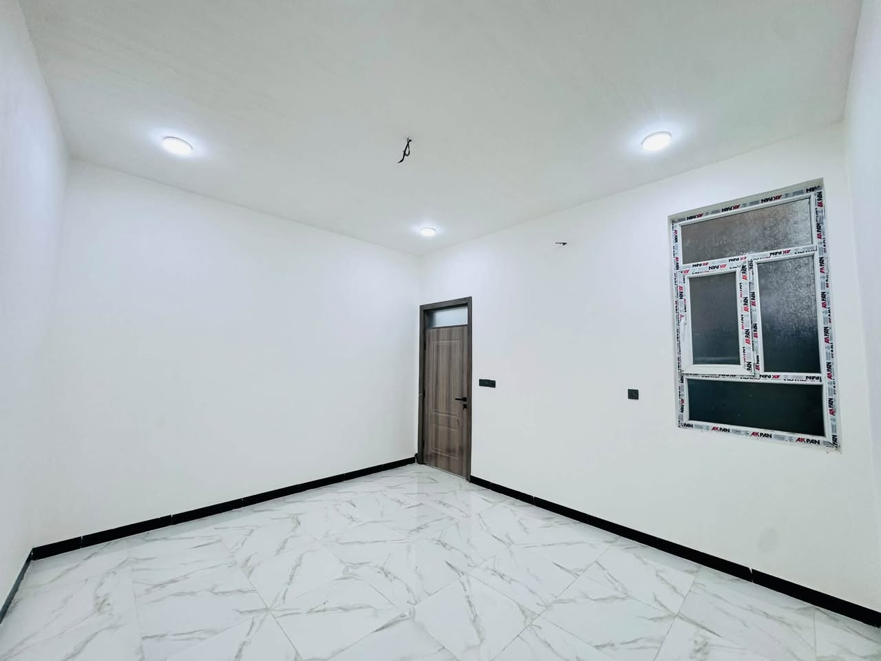 � دار سكنية للبيع – طابو صرف عثماني

📍 الموقع: أم الخيل – خلف سكة القطار
📐 المساحة: 125 متر
🏠 البناء: طابقين
📜 السند: طابو صرف عثماني

تفاصيل الدار:

🔹 الطابق الأول:
• غرفة نوم
• صالة
• مطبخ حار وبار
• صالة استقبال
• حمام داخلي
• حمام خارجي

🔹 الطابق الثاني:
• غرفة
• صالة صغيرة

📞 للاستفسار والتواصل:
***********
