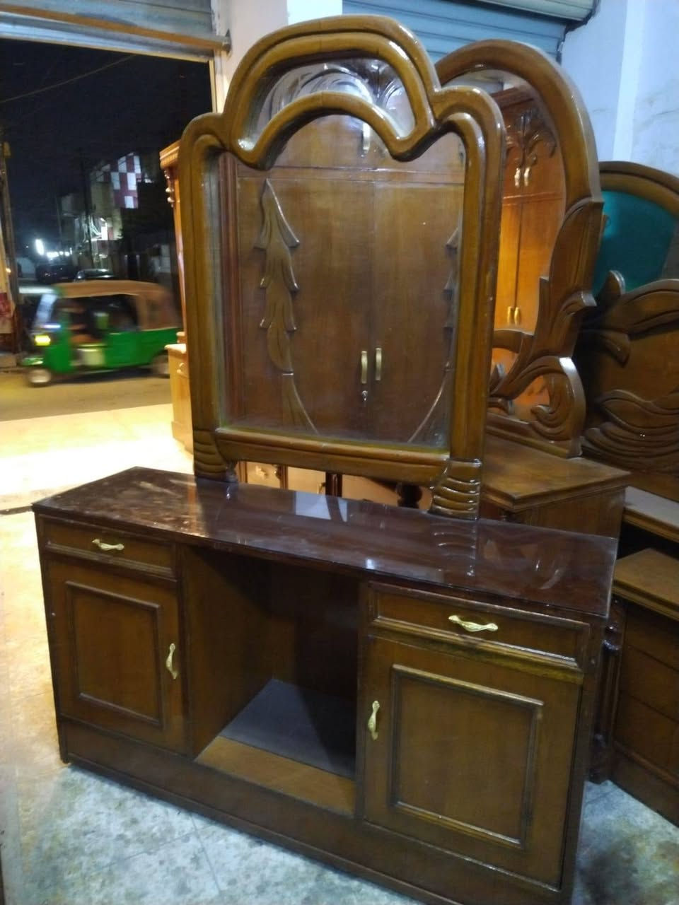 غرفة ٦ باب • صاج • مستعمل