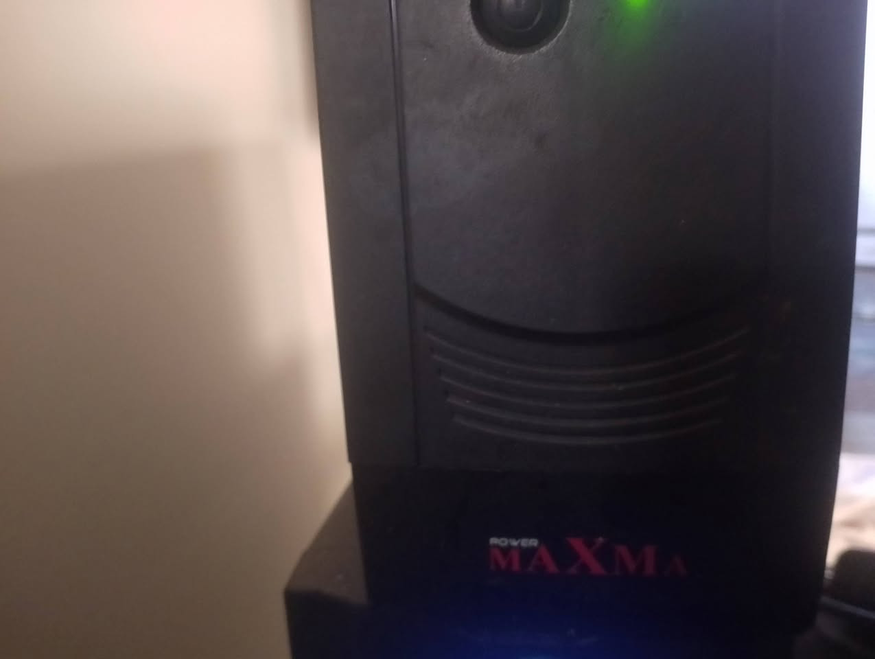 شاشه 24 GALAX GAMING 144h
UPS 850 VA MAXMA 

الشاشة بيه جويه صغيره مماثره ابد 
السعر ثنينهن 150 الف 
مكاني بغداد حي العامل ***********

