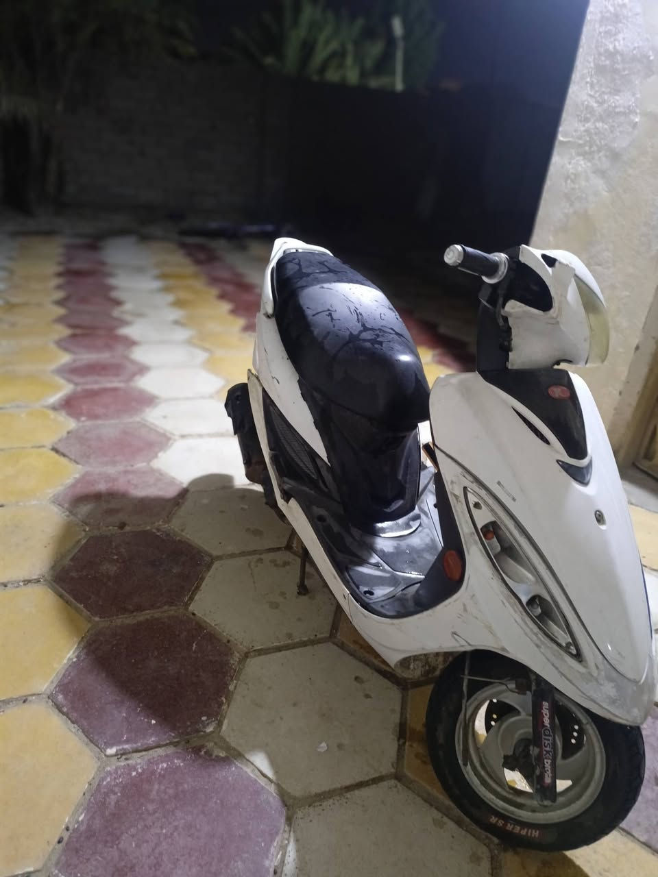 دراجه للبيع نوع الدراجه كامكو جي فور الدراجه مجفته مره وحده الدراجه طفت بيه اليوم ما اعرف كابريته لو فيوزات السعر ٢٠٠ او بيه مجال قليل الاتصال الرقم *********** المكان الناصريه مركز
