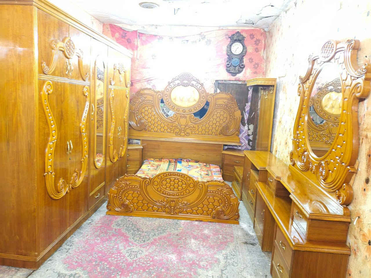غرفه اخشاب خمس ابواب ملحق للبيع ***********السعر 650صاج داخل وخارج الضهر جرجوبه الزاويه كنتوريه شغل تزكام العنوان بغداد وكو توصيل متواجد وتساب
