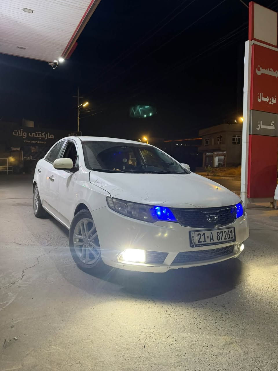 ڕەننگی سپی
فەحسی سەیارەکەم داناوە بۆیاخ 

دوای فەحسیش ڕەسمی تۆزێک کارتی پەدیا کرد ڕەسمەکەم داناوە دەرگای سەکنە 

٩٤ معامەلە 

٢٦٣ هەزار ڕۆییە.              
***********
