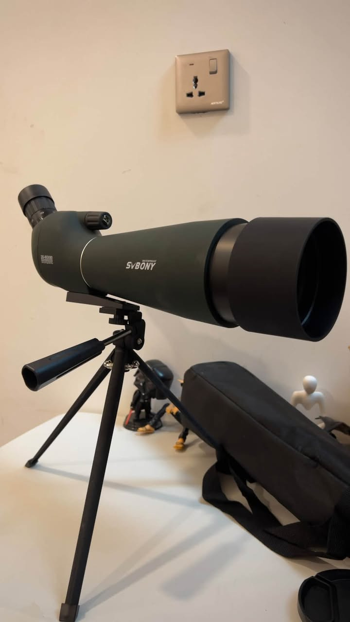 جماعة التخييم والكشتات والصيد جبتلكم شي قوي 

🔭 SVBONY 20–60×80 | منظار مراقبة احترافي

البعيد بعد ما يبقى بعيد! 👀🔭

إذا تبحث عن منظار يجمع بين التكبير العالي، الرؤية الواضحة، وسهولة الاستخدام فهذا المنظار خيار مميز للمراقبة الخارجية.

✨ المميزات:
🔹 تكبير متغيّر من 20× إلى 60×
🔹 عدسة أمامية كبيرة 80mm
🔹 تصميم مقاوم للماء 💧
🔹 مناسب للمراقبة لمسافات بعيدة
🔹 يأتي مع حامل ثلاثي للتثبيت
🔹 حقيبة للحمل والحفظ 🎒
🔹 مناسب للاستخدام الخارجي والرحلات

🦅 مراقبة الطيور والحياة البرية
🌄 الطبيعة والمناظر البعيدة
🏟️ مشاهدة الفعاليات والرياضة
🏹 مراقبة أهداف الرماية
⛺ الرحلات والتخييم
🔭 هواة المراقبة والاستكشاف

منتج مميز لمحبي التفاصيل والمراقبة من مسافات بعيدة. 🔥

📩 للطلب والاستفسار راسلنا على الخاص
