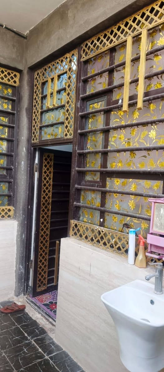 السلام عليكم 
بيت للبيع 100خلفي جاهز وجديد جدا شغل حلو 
موقع جيد وسكن ومدرسه وقريب للتبليط مقاطعه 55 سعره 63 وبيه مجال بيع سريع ***********
ملاحظه مخليلك فديو توضيحي للمكان بالمنشور
