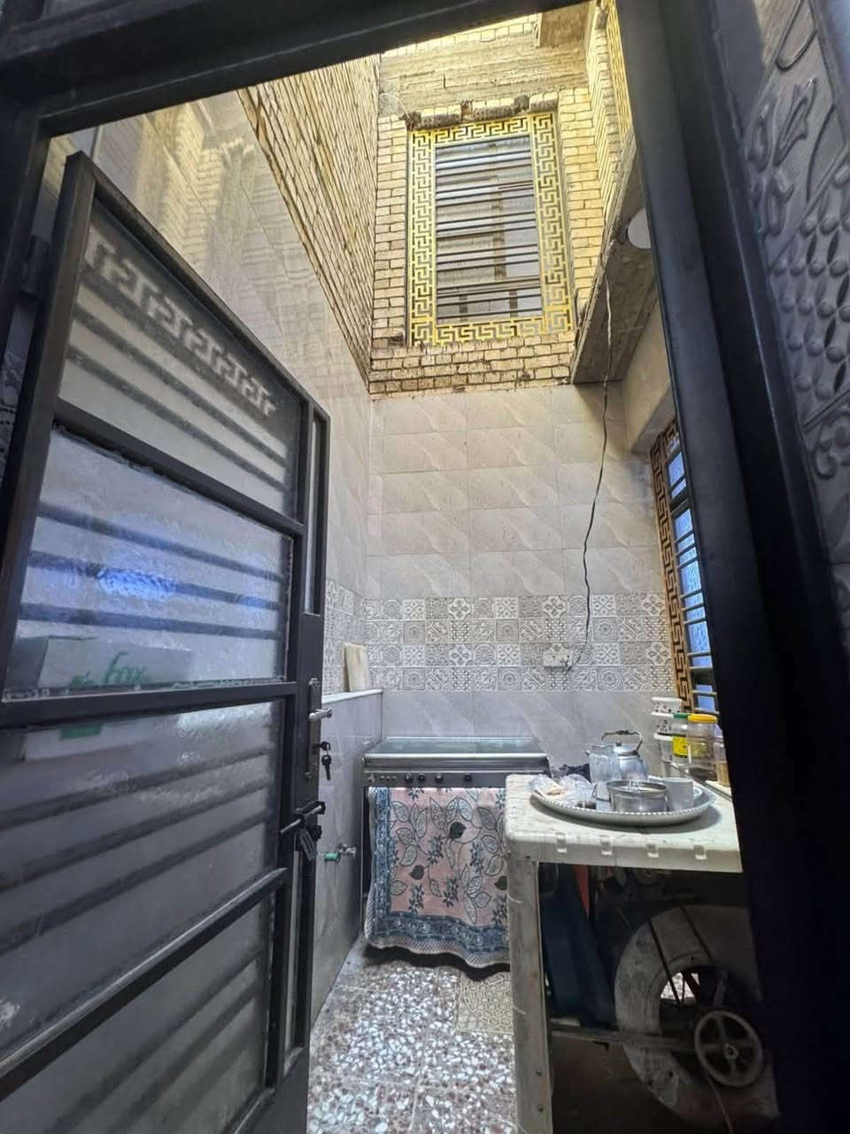 بيت للبيع لمساحه ١٨٥ متر بيت بناء حديث او مراوس حسب لقناعه لمعوقين شارع لوازات نهايته 
رقم لهاتف ***********٣
