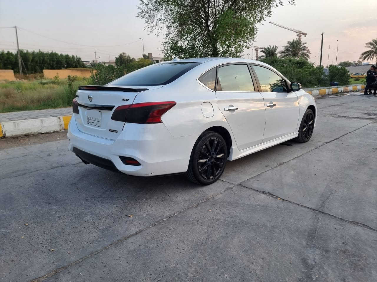 السلام عليكم 
للبيع نيسان سنترا SR MIDNIGHT 18
فول مواصفات سبورت عدا البانوراما 
ويل سبورت 17
محرك 1800
بصمة
كراسي تدفئة + جلد
تحكم ستيرن
شاشة وكاميرا
وباقي مواصفات الفول انتوا تعرفوهن
حادثهة بجم سطحي الشاصي سليم .. بيهة اكثر من قطعة صبغ اني ابيعها حزام ..وكشرها نظيف مثل مدتشوفون ومجارد
حداديتها جديدة
السيارة ماشية 160 ميل 
السيارة بأسمي رايدهة ب 94 وبيها مجال 
رقمي *********** ..وبي واتساب
