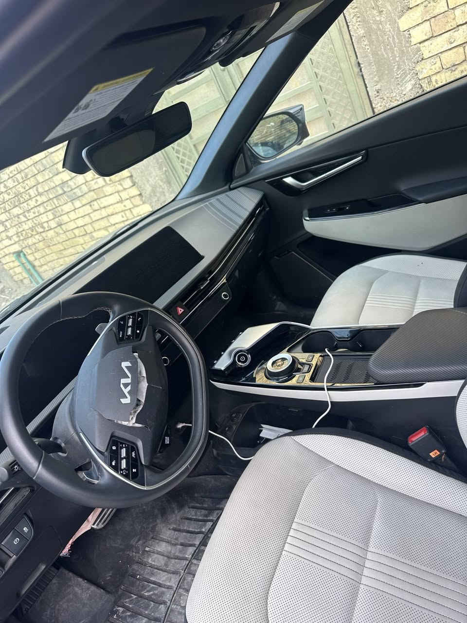 للبيع | Kia EV6 2024 ⚡️🔥
▪️ الموديل: 2024
▪️ كهربائية بالكامل ⚡️
▪️ دبل ماطور AWD
▪️ المدى: يصل إلى 600 كم 🔋
▪️ البطارية: 77.4 kWh
▪️ القوة: 320 حصان
▪️ العزم: 605 نيوتن متر

⭐️ المواصفات:

▪️ فول أوبشن
▪️ كشنات لونين
▪️ كشنات كهربائية
▪️ تدفئة وتبريد الكشنات ❄️🔥
▪️ ذاكرة كشن السائق
▪️ Head-Up Display (داته شو)
▪️ كاميرات 360 درجة
▪️ حساسات أمامية وخلفية
▪️ شاشة وسطية + شاشة عدادات رقمية
▪️ Apple CarPlay / Android Auto
▪️ شحن لاسلكي للموبايل
▪️ نظام صوت Meridian 🔊
▪️ دركسون مدفأ
▪️ مثبت سرعة متكيف
▪️ Blind Spot
▪️ دخول وتشغيل بدون مفتاح
▪️ إضاءة LED
▪️ مرايا كهربائية

📍 السياره بدون لوحات فحص مواقت ترقيمهة ميعبر ال٢٠٠الف 
⚡️ سيارة كهربائية فخمة، دبل ماطور، فول مواصفات
📞 الاستفار ***********
ملاحضه السياره بيهة نواقص قليله تعمير الأردن مكاني الشعب فقط بيع ماراوس 
السعر ١٧٥
