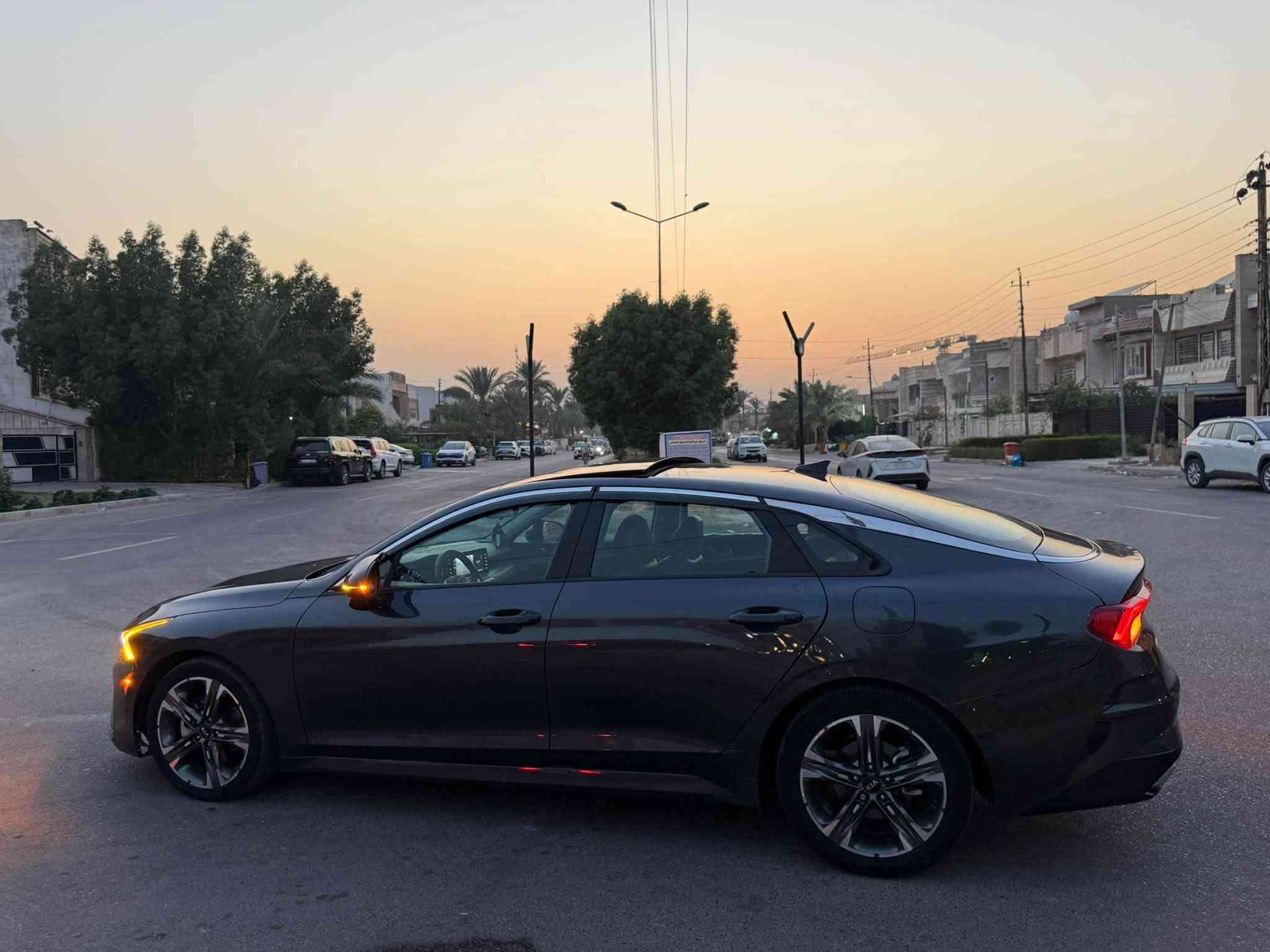 اعادة النشر بسبب الوعود الكاذبة وتم تنزيل السعر 148$فقط 🔥
Kia k5 2021 ✈️

فئه :EX اعلى مواصفات ب K5

🔴محرك السياره 1600 تيربو ✈️
🔸سقف بنوراما بل كامل 
🔸كشنات جلد + تبريد وتدفئه 
🔸تدفئه استيرن 
🔸كشنات خزن 
🔸13 سماعه Bose
🔸 شاشه متصله تدعم كاربلي واندرويد اوتو 
🔸قياده ذاتيه 
🔸مرايه شفط + قلاب ع وضع R
🔸شحن وايرلس
🔸5وضعيات قياده 
وبعد بيه هواي مواصفات 
السياره رقم بغداد وجاهزه مابيه اي مصرف 
🔸حادث السياره جاملغ خلفي فقط قبق صندوك مبدل اصلي نفس الون  بدون ايرباك السيارة  
📍 مكان السياره:بغداد الحرية  
السعر 148 وبيه مجال ماكو EX بهذا السعر 
واتساب :***********
تحياتي لجميع
