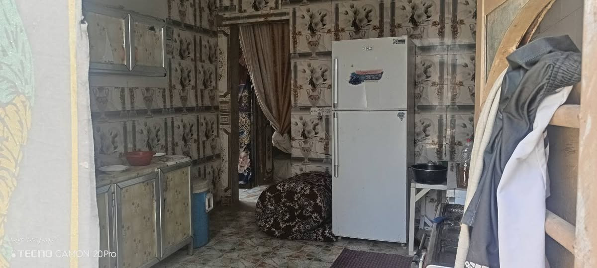 🏡 بيت 200 متر ب 30 وبيه مجال 
🔴 بيع مستعجل جدا 
💰 السعر: 30 مليون قابل للتفاوض
📐 المساحة: 200 متر
📜 الطابو: زراعي (سند 25)
🏗️ بناء مرتب  شغل جناي مرتب

🔨 مواصفات البناء:
▪️ صب كونكريت
▪️ بلوك خان النص   
▪️ كاشي وسيراميك 
🛋️ يتكون من:
▪️ ثلاث غرف نوم 
▪️ صالة
▪️ مطبخ
▪️ استقبال
▪️ صحيات داخلية وخارجية
▪️ حديقة 🌿
📍 الموقع:
شارع الصب – عمود 276 وتنزل 
⚡ السعر مناسب جداً مقارنة بالمساحة والمواصفات

📞 للاستفسار الجاد فقط:
أتصال *********** 
📱 واتساب: ***********
