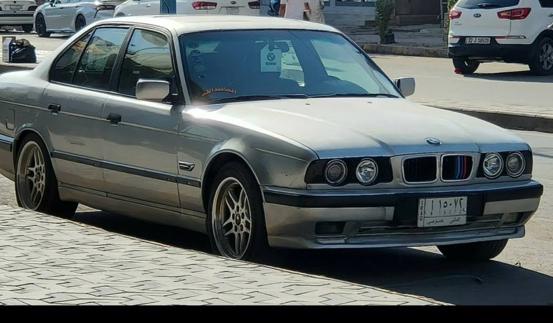 بي ام حجم٥٢٥ موديل ٩٣ مكينة ام البطل محور ٣٠٠٠ صار شهر من شادها رقمها مثنى سنوية مجددة لغاية ٢٨ السيارة مكفولة سعرها ٤٠ ورقة والتحويل ثاني يوم والشراي يتصل على هذا الرقم ***********
