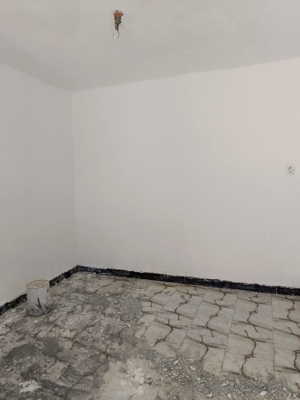 دار 100متر زراعي مكان نجف شارع كربلاء نجف عامود 139سابع فرع عن شارع كربلاء طريق ياعلي  غرفه وصاله ومطبخ وحمام وستقبال بيت جاهز بورك ارضيه بورسلين بيع اي ستفسار تصل على صاحب دار ***********
