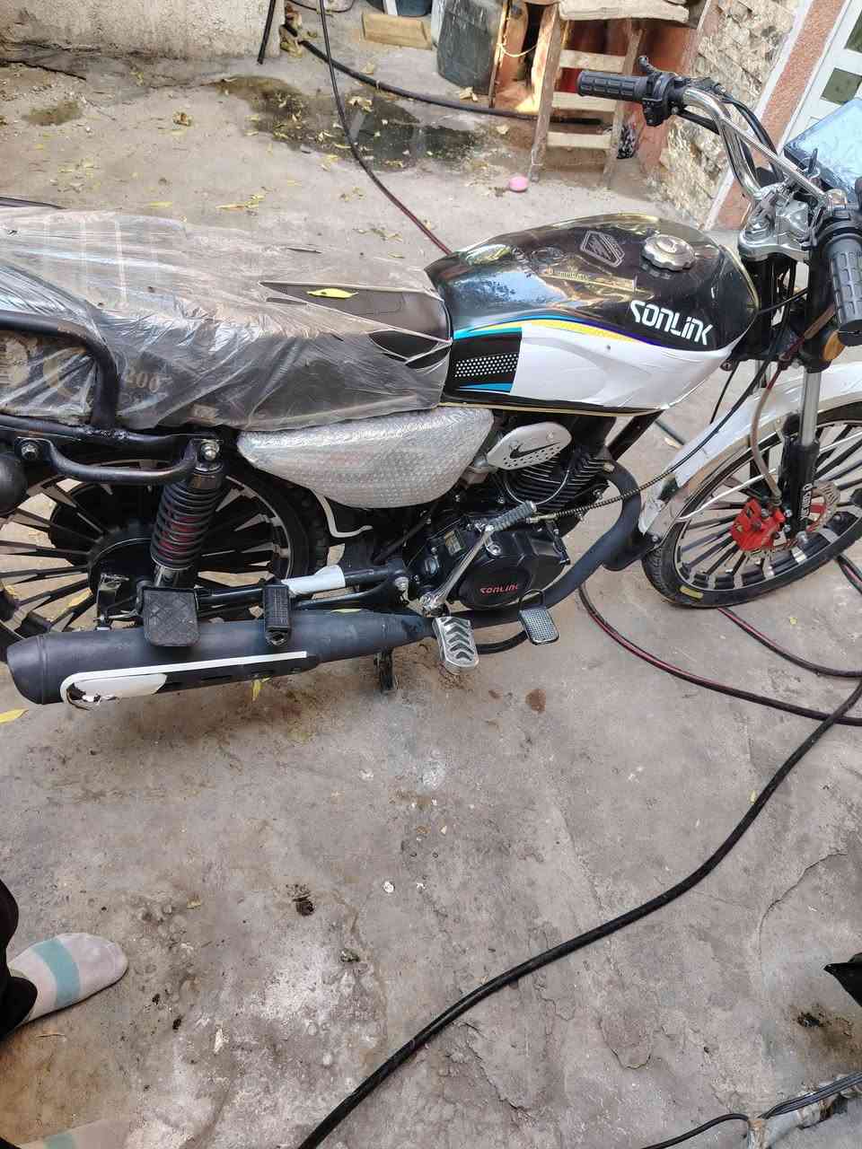 سلام عليكم دراجه موديل 25 دراجه مكفوله مكينه 200 ضاغطه وزنجيل كفاله عامه أوراق كامله سعر 900 وبيها مجال عنوان بغداد محموديه ***********
