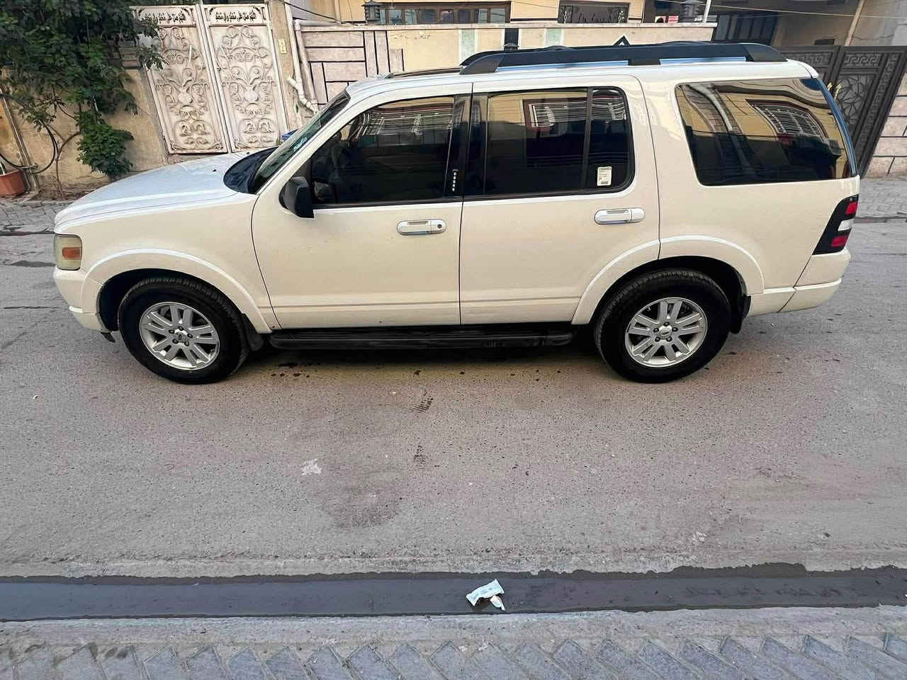 السلام عليكم
للبيع فورد اكسبلورر 2010 خليجي فول مواصفات رقم مميز 

7 راكب تبريد 3 قطع 

كشنات جلد وتدفئة بالكشن 

كشن كهرباء 

تحكم ستيرن ودبل ايرباك 

مانع انزلاق 

تحكم بمجموعة السكليتر صعود ونزول 

شاشة اعطال 

كامرا خلفية 

بدون حادث  فقط 4 قطع صبغ بسبب الشخوط 

رقم دولي جديد 

السعر115وبيها مجال وترهم مراوس حسب القناعة 

مكان السيارة بغداد الكريعات 

***********

