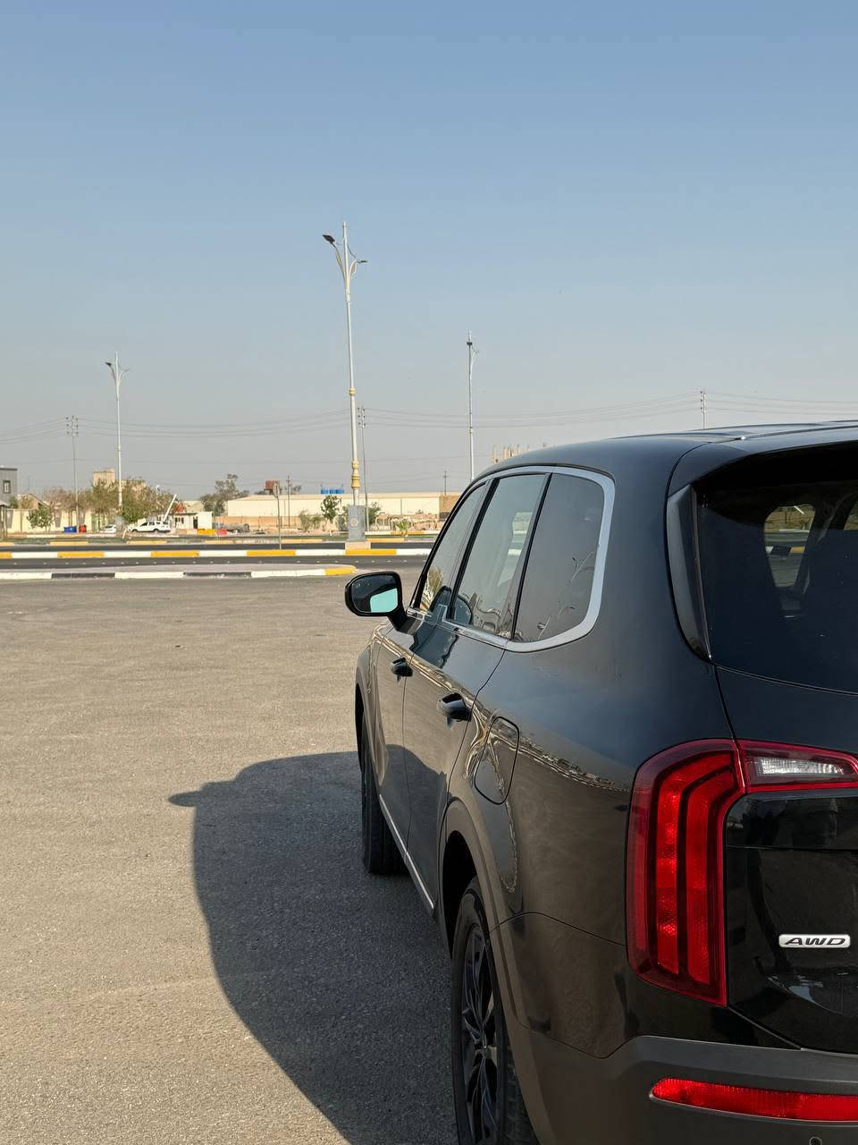 كيا تيلورايد 2022 LX للبيع 🚙
🔹 الفئة: LX
🔹 الممشى: فقط 28 ألف ميل
🔹 المحرك: V6 سعة 3.8 لتر
🔹 القوة: 291 حصان
🔹 القير: أوتوماتيك 8 سرعات
🔹 الدفع: AWD دفع رباعي
🔹 عدد الركاب: 8 ركاب

المواصفات:
• شاشة وسطية
• Apple CarPlay
• Android Auto
• كاميرا خلفية
• حساسات خلفية
• مثبت سرعة
• إضاءة LED
• مساحة داخلية واسعة

✅ السيارة بحالة ممتازة

🇺🇸 السيارة مستوردة على أساس كلين
📸 الصور مال أمريكا مرفقة، وتبين بيها كلير 4 قطع بالجانب الأيمن، كلير فقط.

💰 السعر: ٢٢٥$

📍 العنوان: كربلاء
📞 ***********
