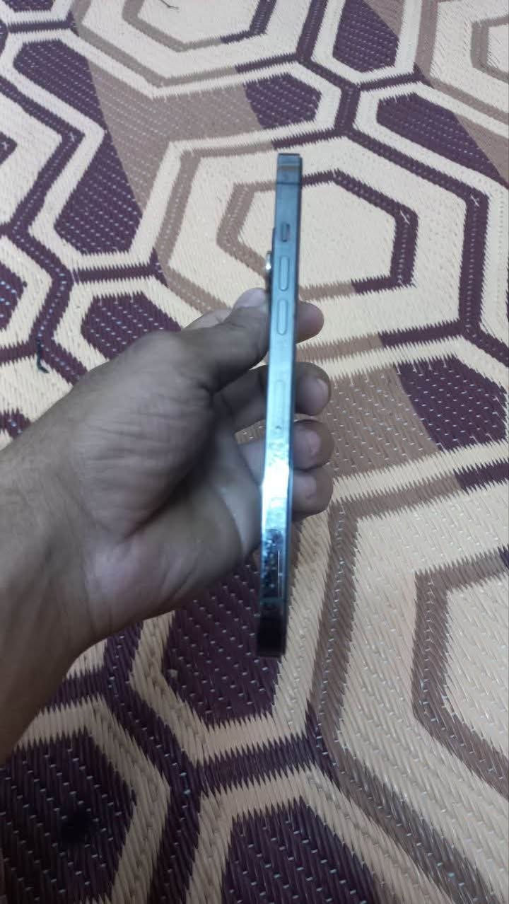 السلام عليكم ايفون 12 برو ماكس للبيع
مبدل شاشه وبطاريه نوعيات تخبل وكامره اصليه من الشركه بدلتها ذاكره 256 ميصرف شحن شرط قطاره 
باقي الجهاز كله مكفول نت اتصال سيمكرت كله شغال 
لون الجهاز نيلي نضافه الجهاز 90:100 فقط فطر خفيف بل ضهر ممأثر 
مكاني بغداد العبيدي متواجد خاص وواتساب رقمي ***********
سعر الجهاز 300 وبي مجال للشراي

نص مكتوب في الصور:
- Asiacell 100 1:22 19 ربيع الآخر، 1448 هـ - أربعاء 30 أيلول
