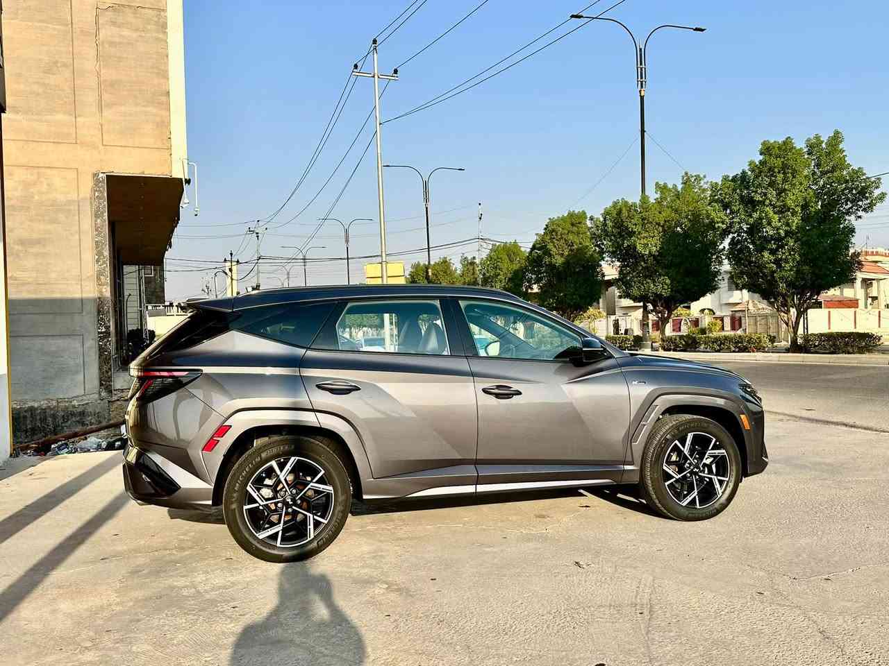 ‏HYUNDAI TUCSON N-LINE HYBRID 2025
  
📍السياره موجوده في الانبار الرمادي 

السعر 2️⃣0️⃣5️⃣ قفل وماكو هيج سعر 

هونداي توسان  ان لاين هايبرد 2025 رقم اربيل باسمي 
المسافة المقطوعه 30 مايل  
اللون . فيراني 
محرك. 1600cc
الموديل 2025
صبغ بنيد فقط 
بدون دواخل شرط الفحص 
ارباك راجع سستم شركة 
                  ======= الاضافات👇👇 ======

فتحه بانوراما 
شاشة كبيره نفكيشن 
بصمة .
رادار امامي
 مانع تصادم
تحديد مسرب .
نقطة عمياء .
كاميرا خلفيه
كراسي كنتاره + جلد 
كراسي كهرباء
طارة مدفية .
كراسي مدفية
مثبت سرعة
تحكم ستيرنج
نظام قيادة ذاتية 
تشغيل عن بعد سياره 
شاحن وايرلس
هاند بريك كهربائي
حساسات خلفيه
دفع رباعي 4X4 
باب خلفي كهرباء 
اضويه اماميه زنون LED
كشافات ضبابي LED 
اضويه خلفيه LED
نظام GPS+ خرائط 
3 انظمة قياده Sport /ECO / Normal
كندشن مركزي امامي + خلفي 
بلوتوث 
مدخل AUX + USB

🚗🚗حادث السياره كما موضح في الصور 🚗🚗

نقصها البوابه الاماميه 

التواصل : ابو عبدالله / ***********
