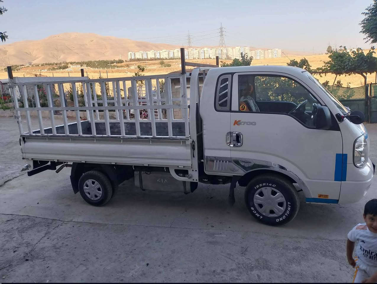 بةس فرؤشتن گؤرينةوةم نيية
بةس فرؤشتن گؤرينةوةم نيية 
كيا ٢٧٠٠ موديل ٢٠١١ 
بونيتةكةي بؤياخة بي ناو كرتن دلةكةي نةگرتوة 
دركاي سةكنيش گؤراوة سؤنةرةكةيم داناوة 
سةنةوي تازةية رةقةم سليمانية 
نرخي  ٩٩ گةلاو كةميك مةعامةلة
***********
