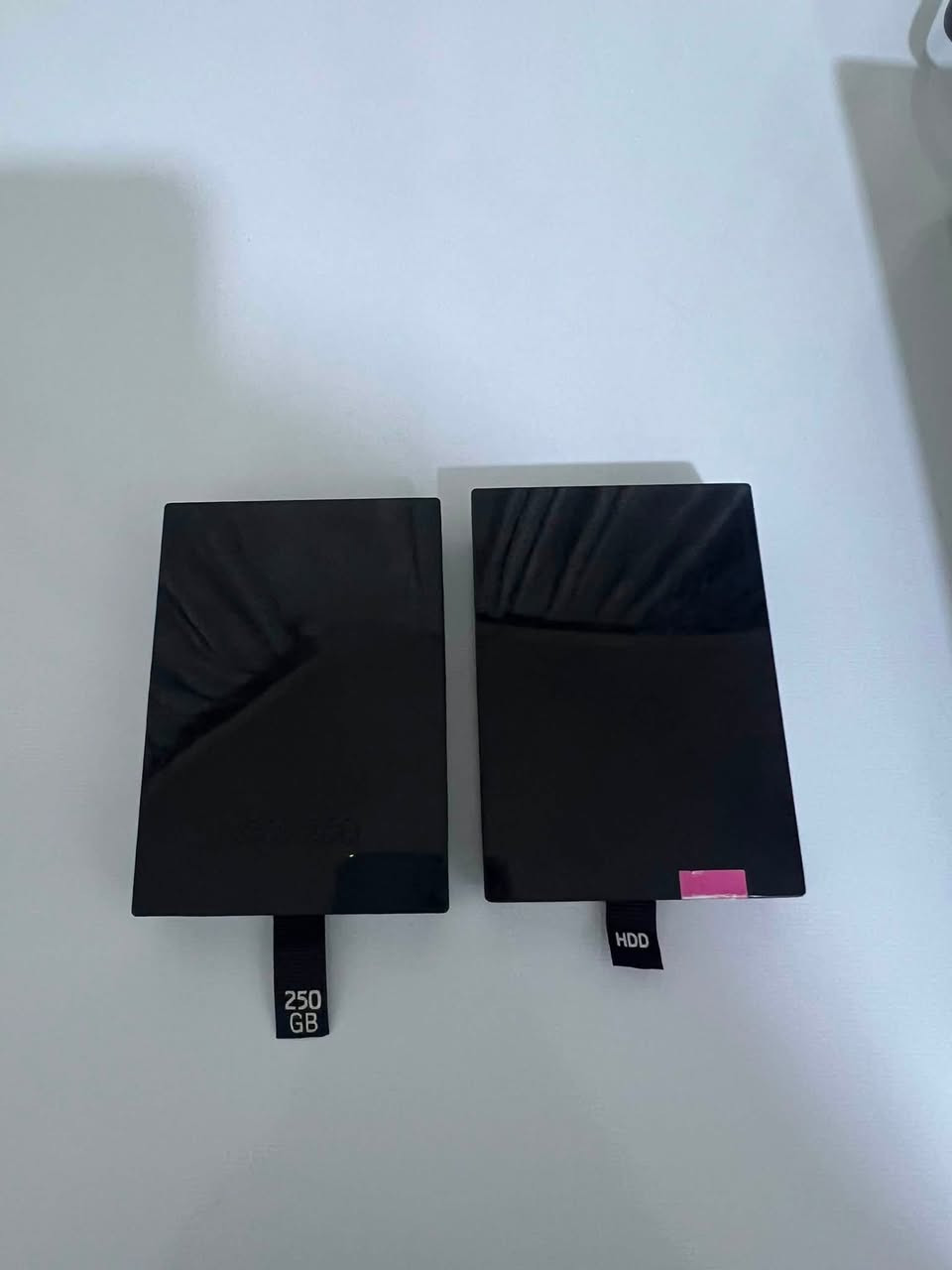 للبيع Xbox 360 Slim نظيف ويجي وياه:
🎮 3 جوستكات
‏• 2 Wireless
• 1 سلكي مباشر

💾 هاردين
‏• 250GB
‏• 500GB
➡️ المجموع 750GB
الملحقات كاملة وي الجهاز.
فقط الجويستك البدون واير بي مشكلة ماعرفها احتمال بلگير .

📍 فحص قبل الشراء 

💰 السعر :110
وبي مجال للشراي  
يتواصل خاص. 
او 
واتساب ***********
