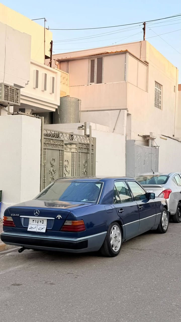 سلام عليكم للبيع مرسيدس دوب موديل 1992كير ومحرك بطه ففتي معمره بل كامل غرفه جديد سنويه منتهي سيارة نضيف تبريد منضومه جديد بس عايزها كوبريسر مكان السياره كركوك سعرها 65 وبي مجال اي استفسار اتصال ***********
