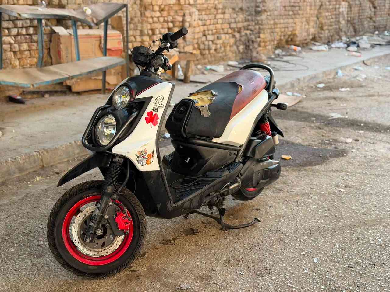 السلام عليكم 👋
سكنس جبلي للبيع
ملاحظه:
حساس بتاير مالكيلو متر ميشتغل 
باقي شغال كله بيه زنون قوي ماخذه ٣٥
نكره سلف فيتبم جديد ونزل جديد وبلك جديد 
وبانزين بس محسن ادري ✅
تاير تخم جديد  👍🏻
جيب فيتر وتعال افحص 😊
السعر ؛
1100وبيه مجال 
العنوان  بغداد العلاوي 
الاتصال؛
*********** 
ممتواجد على نت 📞

