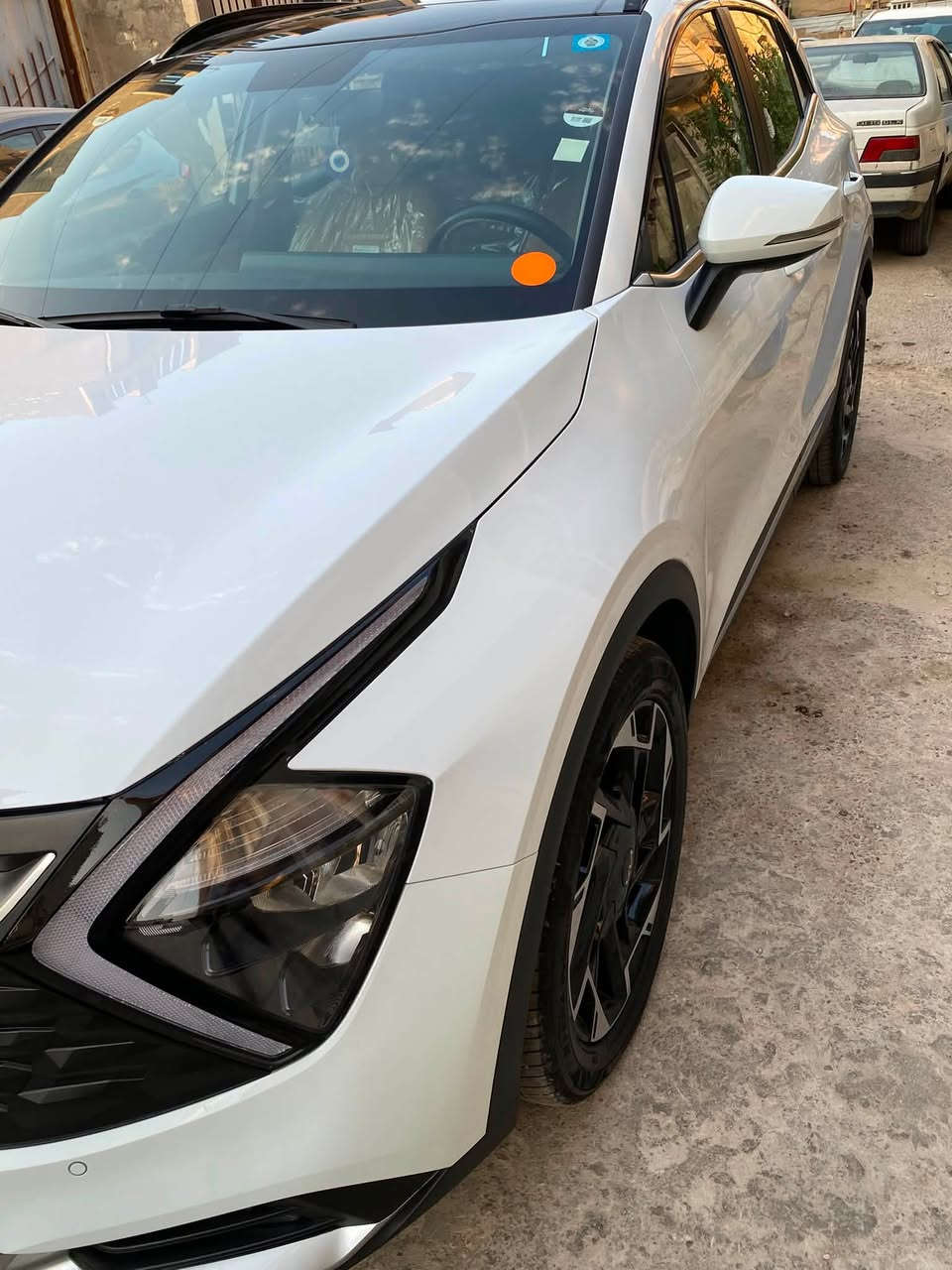 السلام عليكم اسبورتج ٢٠٢٥ خليجي فول مواصفات للاخير السيارة جديده بمعنه الكلمه ماشيه ١٩ الف مكفوله كفاله عامه السعر٢٣٣ مكان السيارة شارع فلسطين او البلديات التجار هاتف***********

