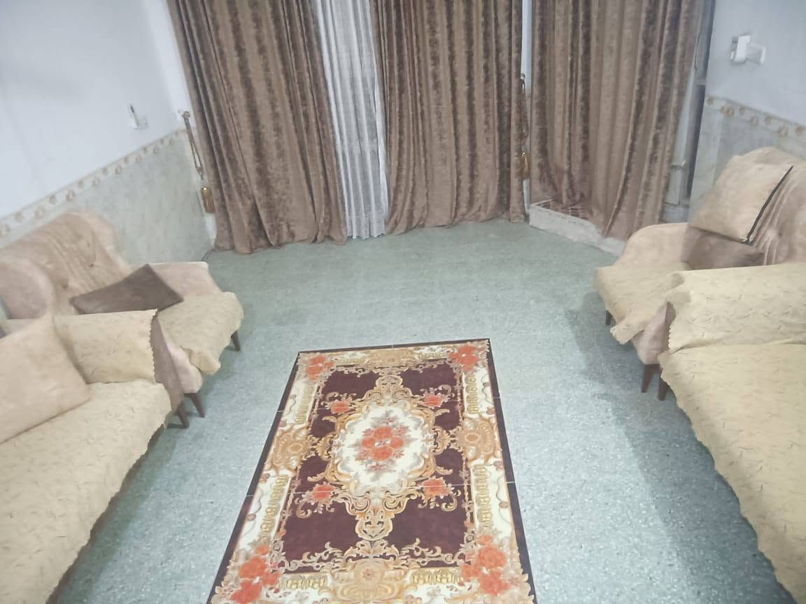 السلام عليكم ورحمة الله وبركاتة يوجد الدينا بيت للبيع المساحه 200 متر بل استذه الاثانيه البيت ثاني فرع على الشارع استذه مقابل القبه الذهبيه البيت ثاني فرع البيت حلوه بسعر مناسب جدنه البيت طابقين بي 4غرف نوم اتصار او استفسار على الرقام التاليه او مراجعه المكتب ***********☎️☎️☎️☎️

