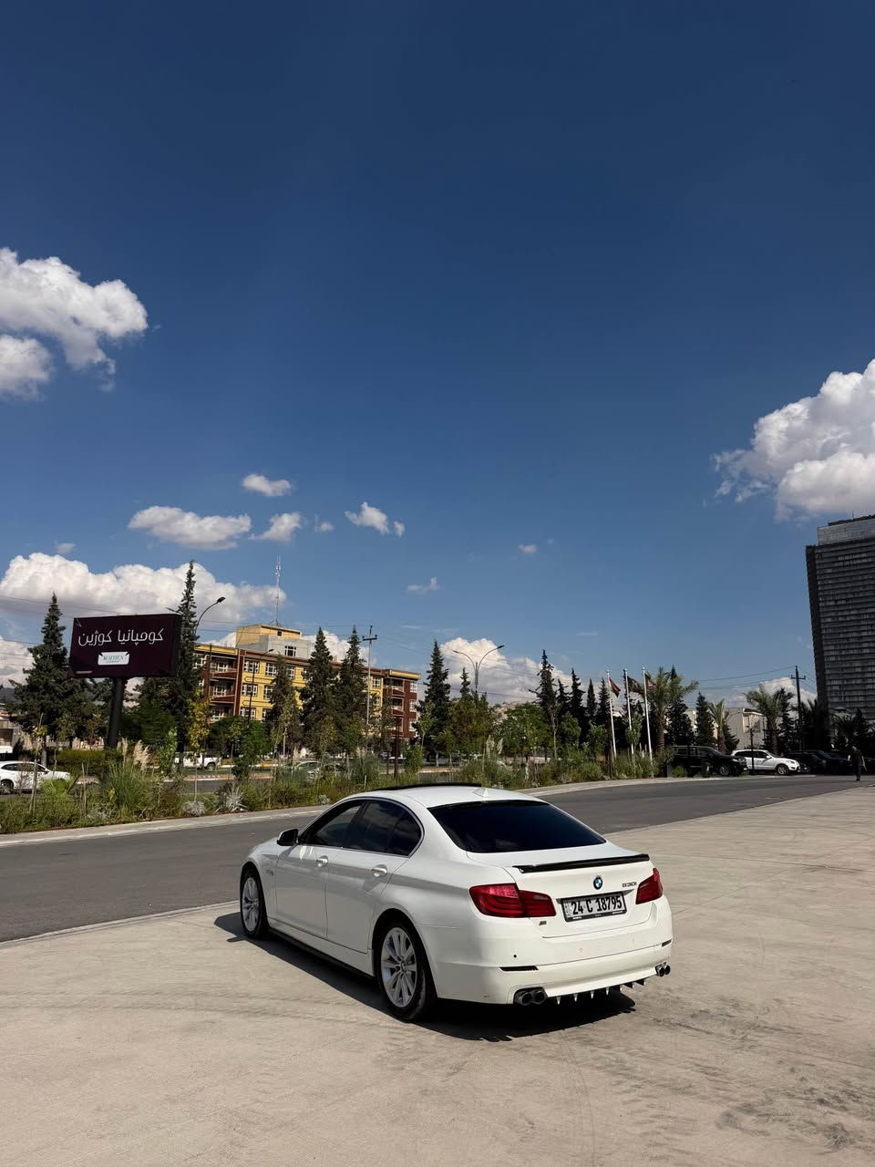 Bmw 2012 شركة عروش F10
بي ام ٢٠١٢ محرك ٦ سلندر نوزل قصير  بنزين مرغوب f10 
ماشية ٢٨٠km
خليجي داخل اصفر فول فول 
سيارة شركة عروش 
مواصفات فول فول
كشنات جلد تدفيئة 
كشنات كهرباي ميموري 
شاشة 
٥ كاميرة 
مراية شفط
فتحة حجم كبير 
٣ گير كير شفط 
٣ مود سبورت +يكو+ كومفورت +سبورت 
٥ بردة
صبخ/ جملوخ و ربع باب يعني قطعة و نص بدون دواخل و ارباك شرط 
كير محرك شرط 
مكاني دهوك 
سعر ١٢٥ورقه بس بيع 
***********واتس اب كورك دهوك, العراق
