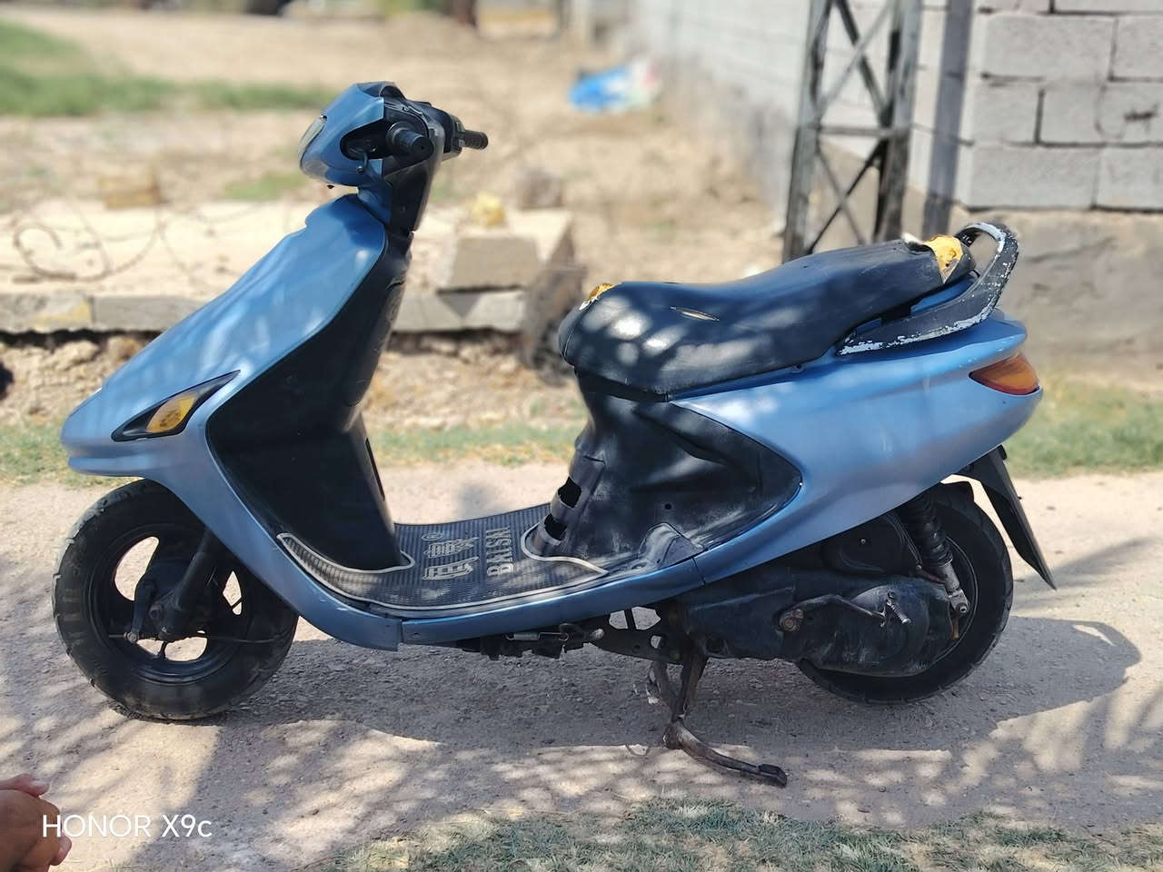 دراجه فراشه فحل  للبيع نضيفه ما مفتوح دراجه مال بيت  شلعته  حلوه كهربايات شغاله سعره 500وبيه مجال مكاني ميسان المجر الكبير منطقه سعيده *********** بي واتساب صاب دراجه

نص مكتوب في الصور:
- HONOR X9c