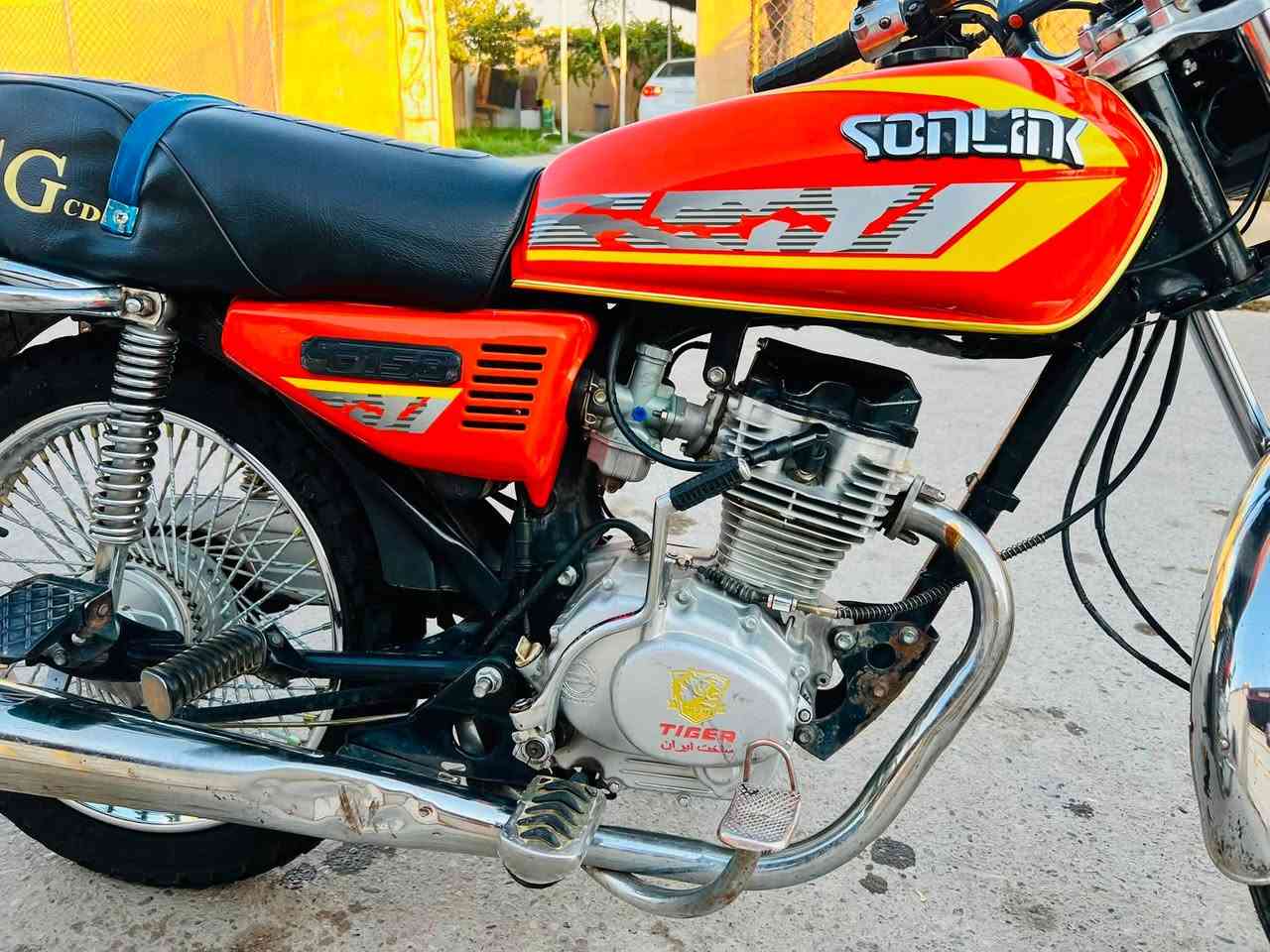 سلام عليكم تايكر مديل ٢١ دراجه حيل نضيفه وجاهزه من كلشي كهربائيات كلها شغاله  تانكي جديد
سعرها ٤٠٠. وبيها مجال بصيط.  ***********

